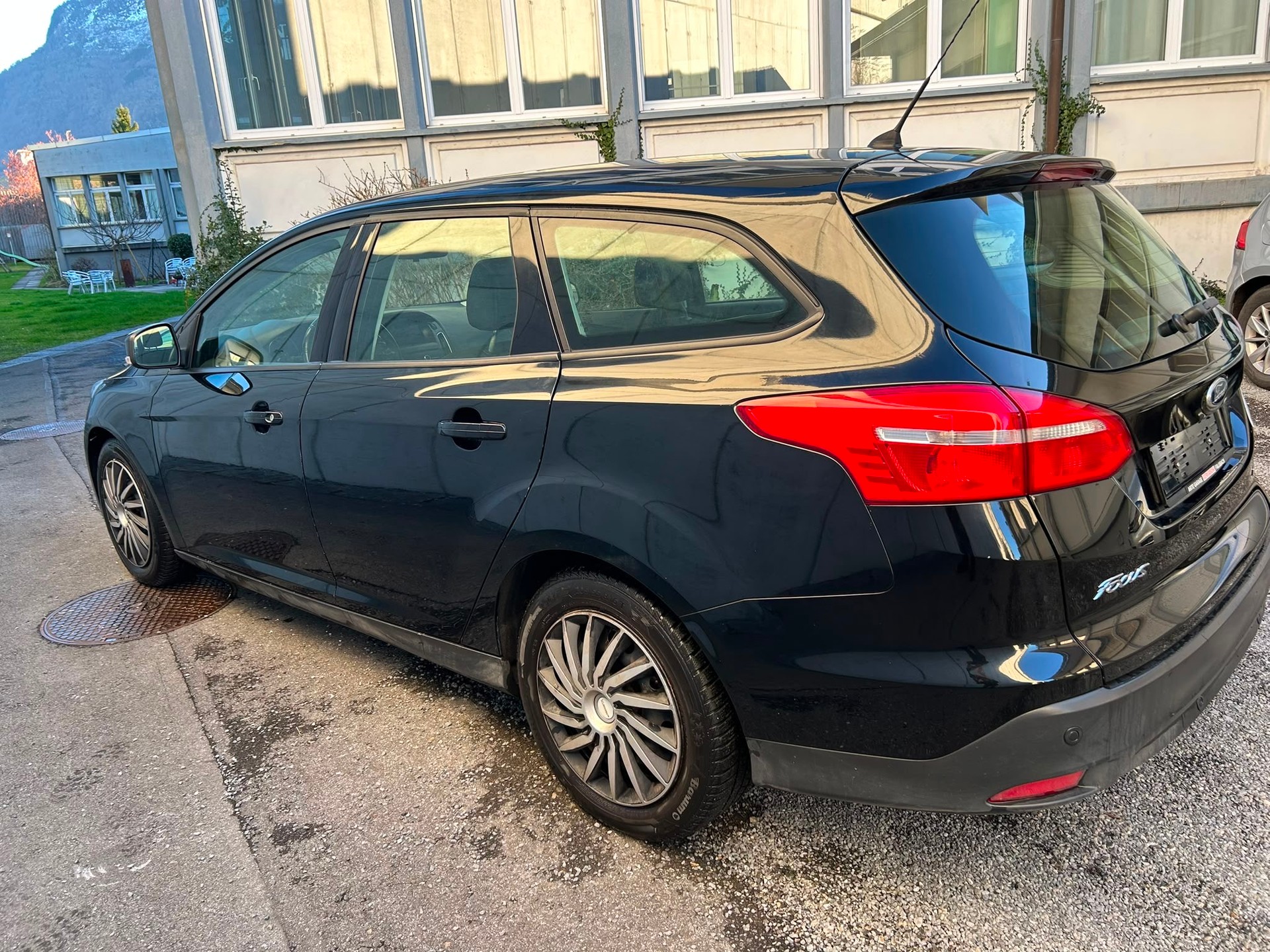 FORD Focus 1.0 SCTi Titanium-image-1