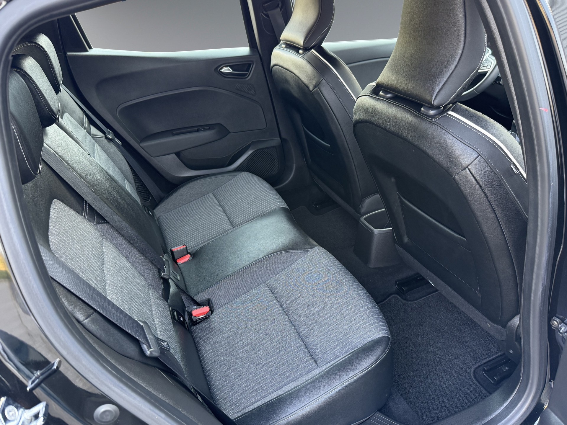 RENAULT Clio 1.6 E-Tech Intens-image-9