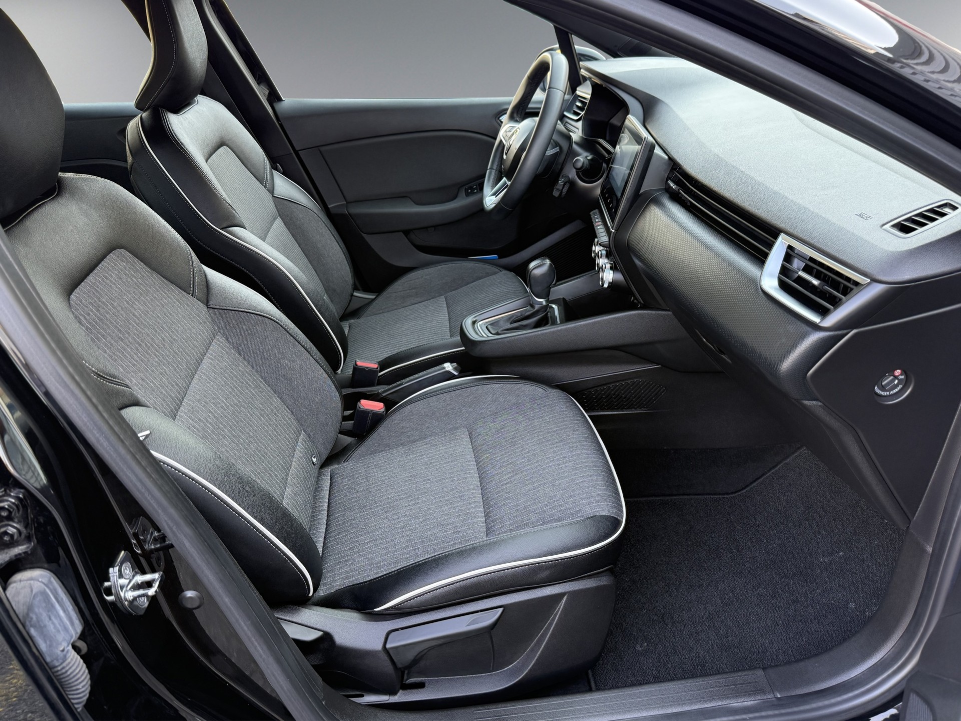RENAULT Clio 1.6 E-Tech Intens-image-7