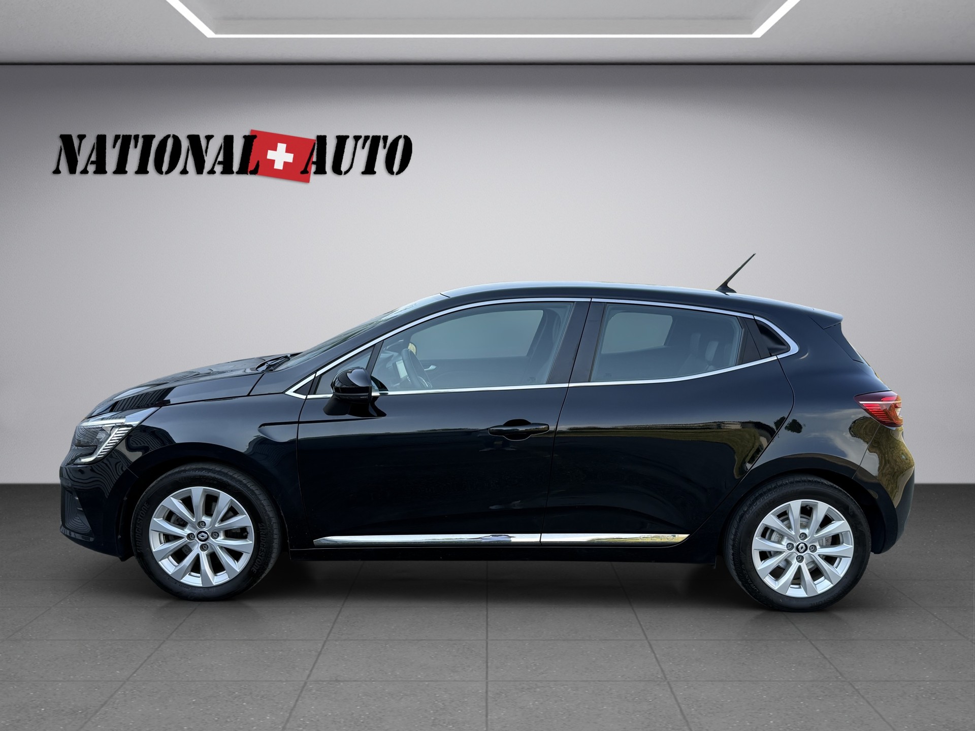RENAULT Clio 1.6 E-Tech Intens-image-1