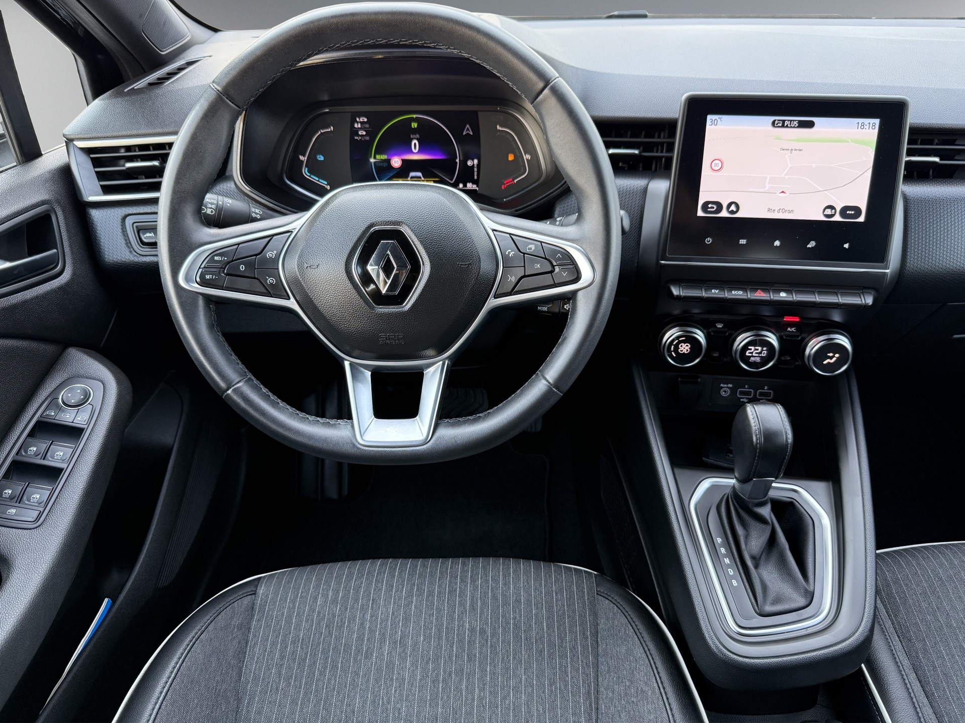 RENAULT Clio 1.6 E-Tech Intens-image-12