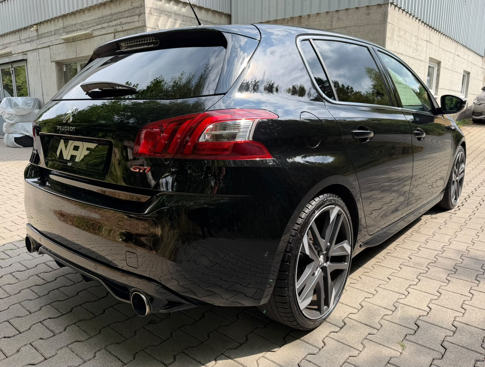 PEUGEOT 308 1.6 GTi-image-4
