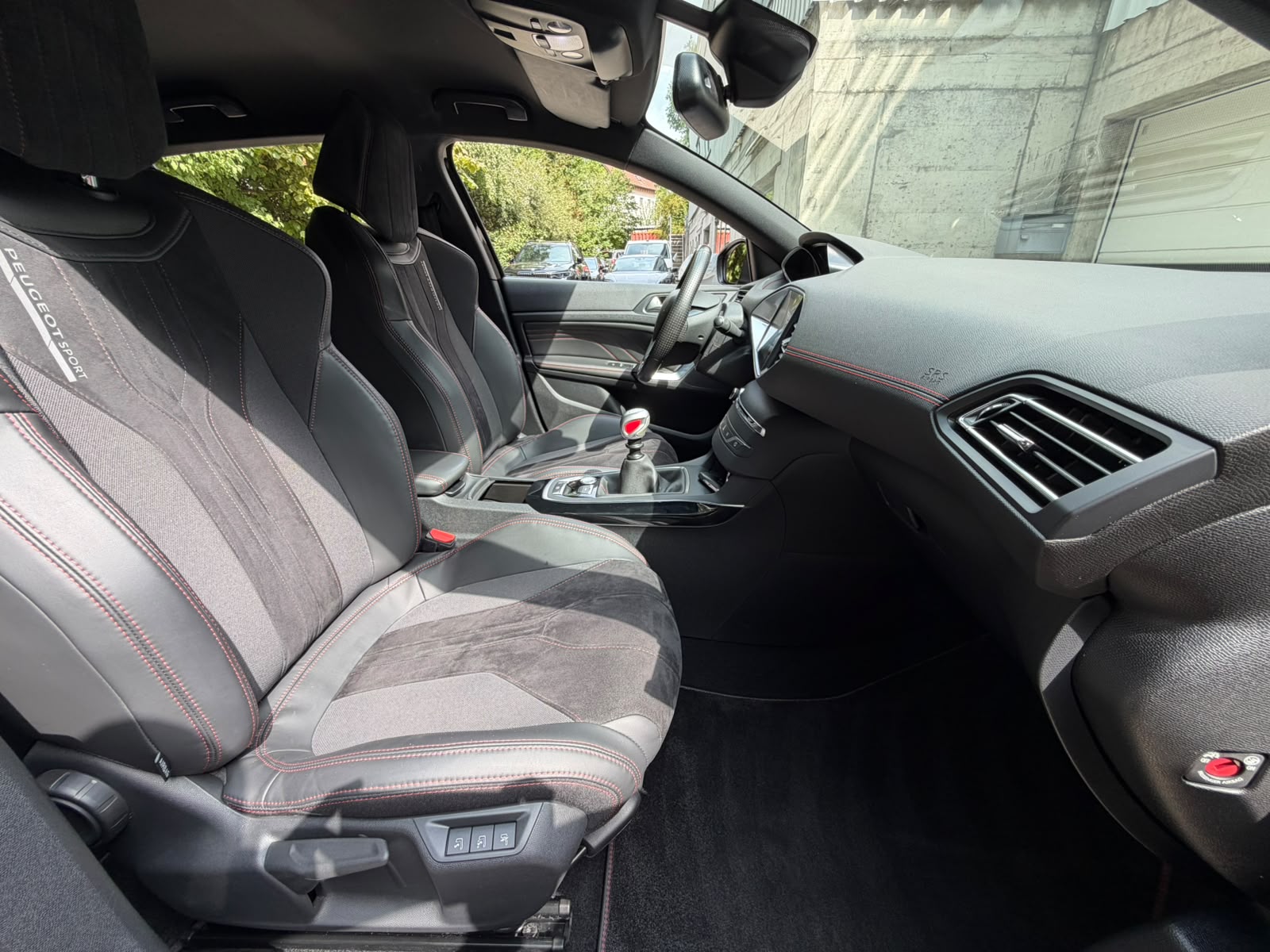 PEUGEOT 308 1.6 GTi-image-15
