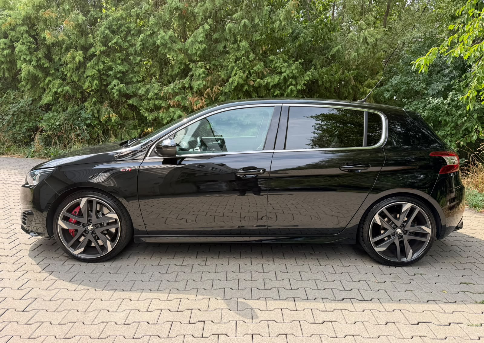 PEUGEOT 308 1.6 GTi-image-1