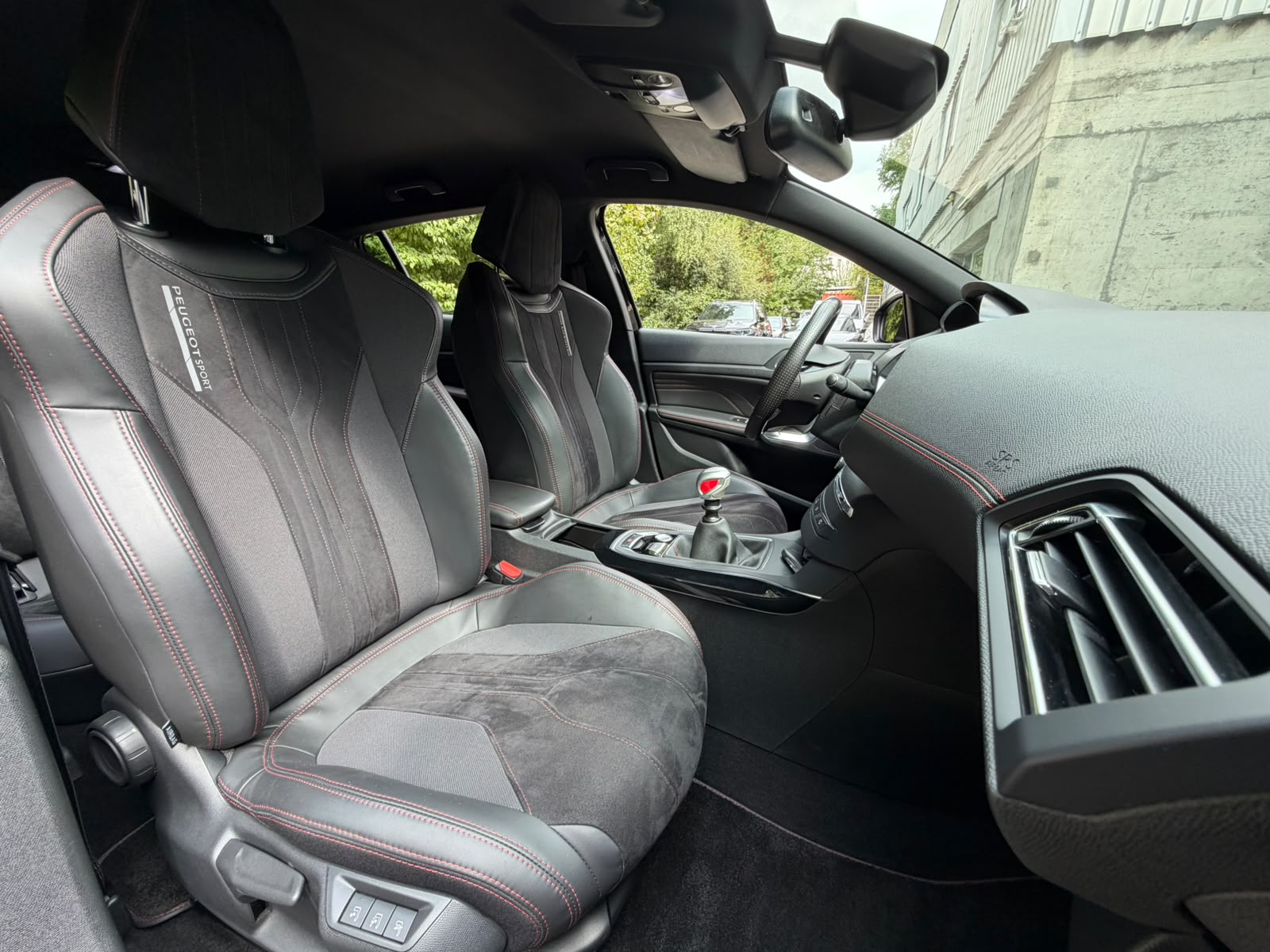 PEUGEOT 308 1.6 GTi-image-16