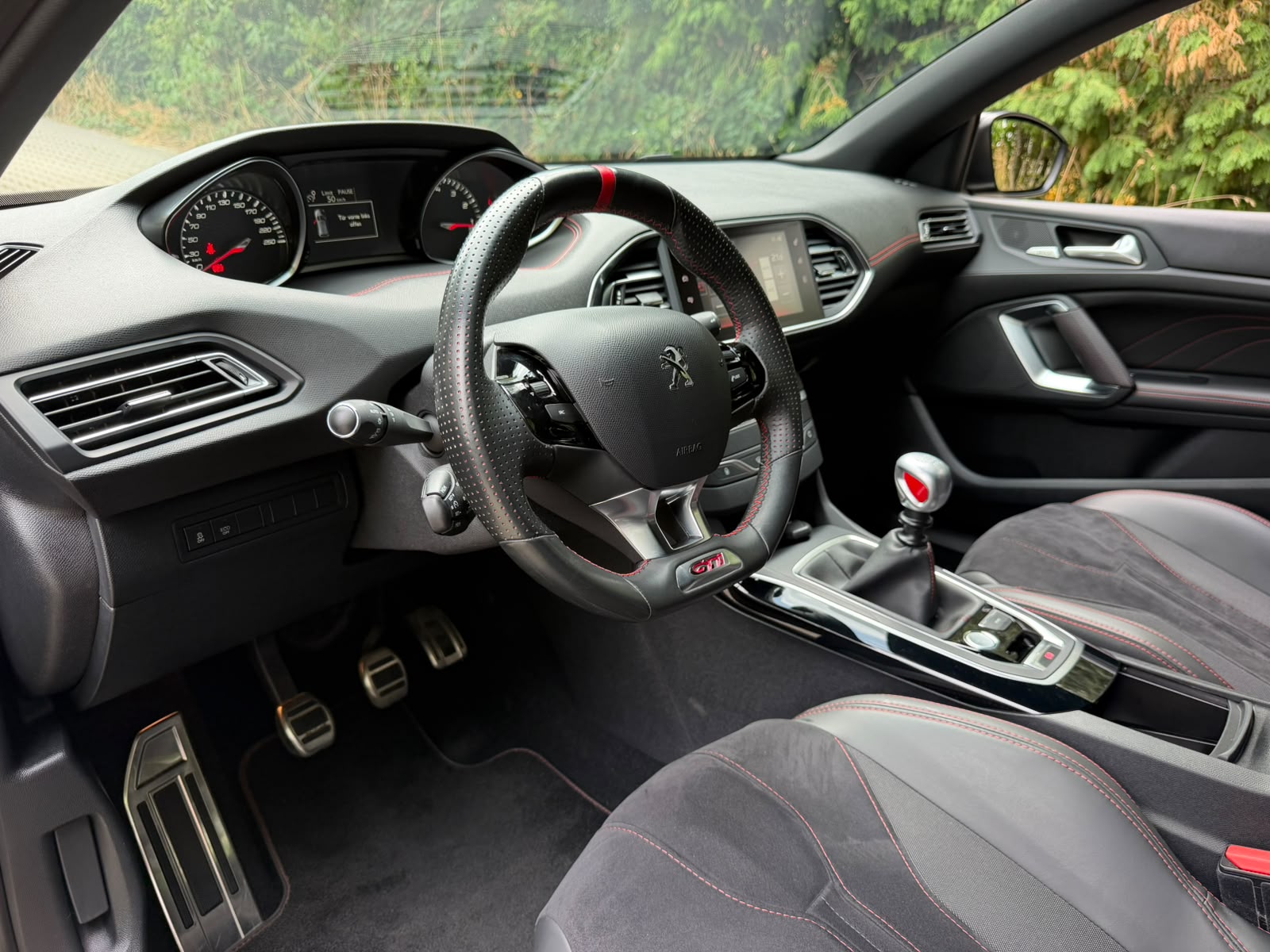 PEUGEOT 308 1.6 GTi-image-10