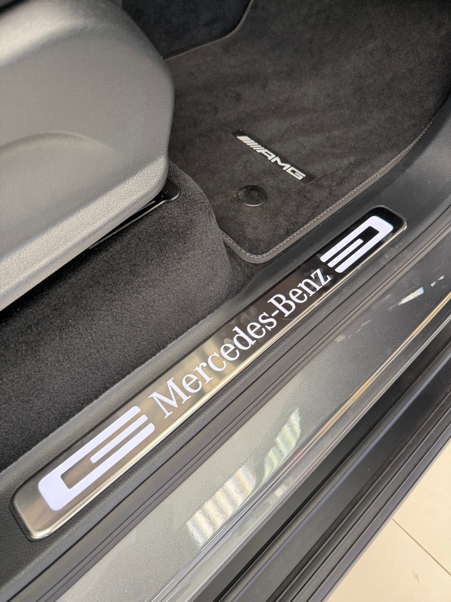 MERCEDES-BENZ G 450d 9G-Tronic-image-22