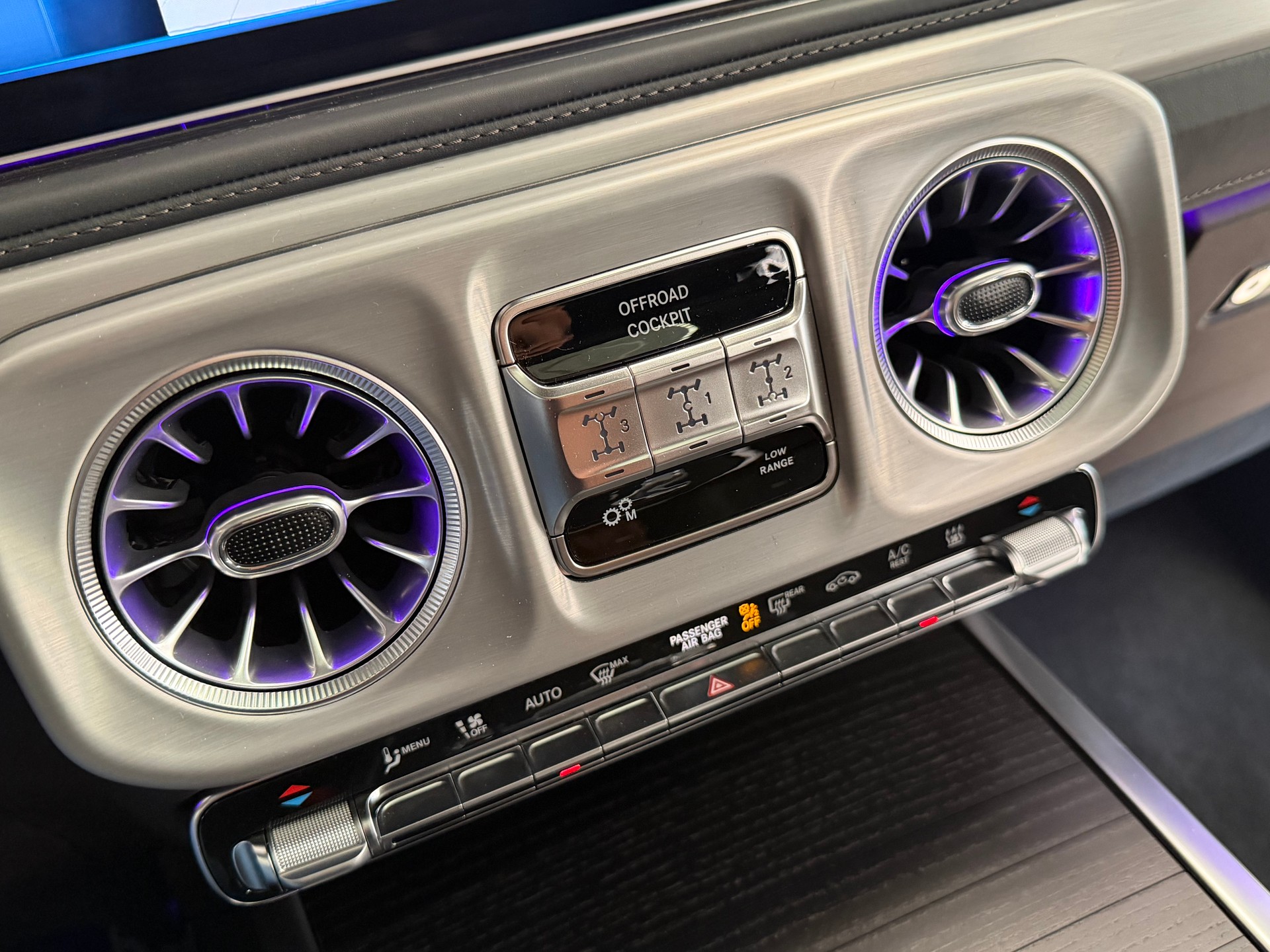 MERCEDES-BENZ G 450d 9G-Tronic-image-17