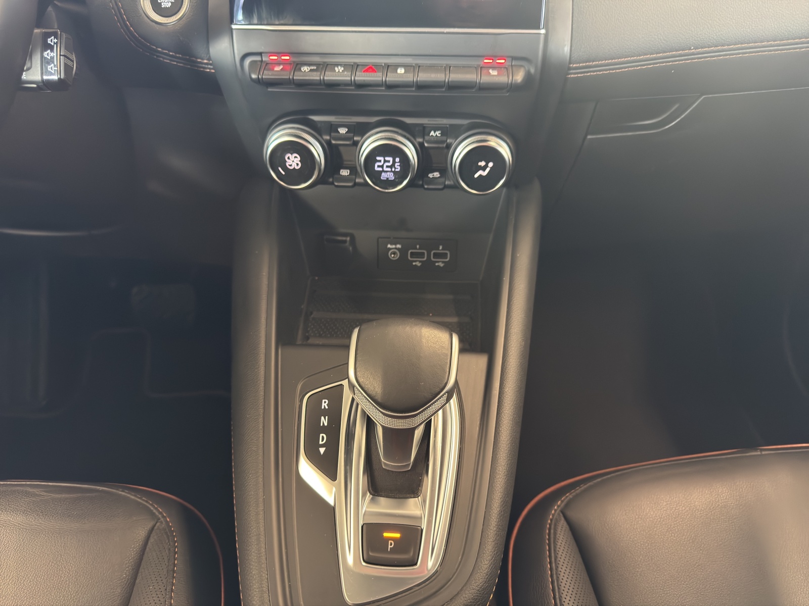 RENAULT Captur 1.3 TCe 140 Initiale EDC-image-9