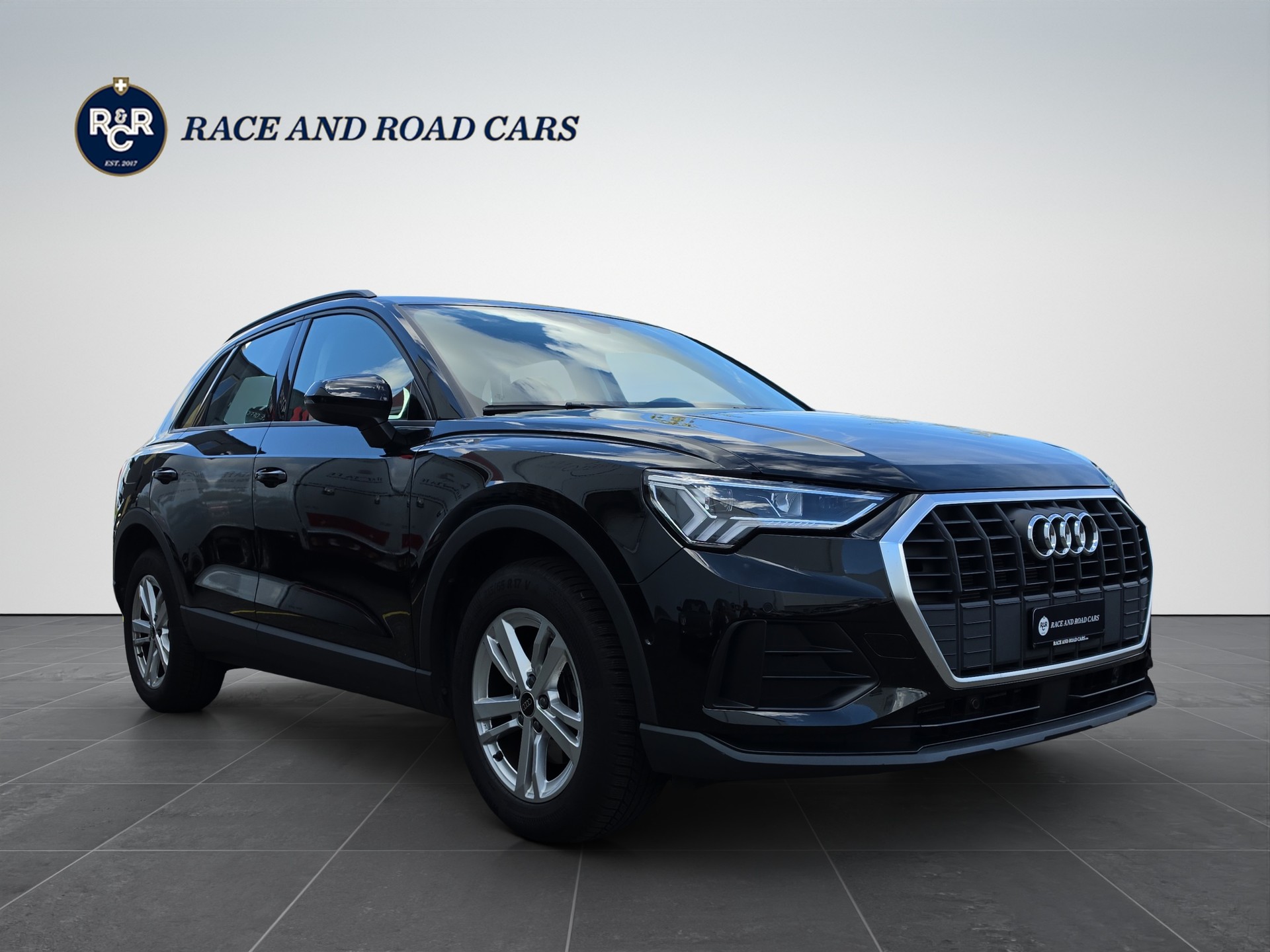 AUDI Q3 1.5 35 TFSI Attraction S-Tronic-showroom-element-2
