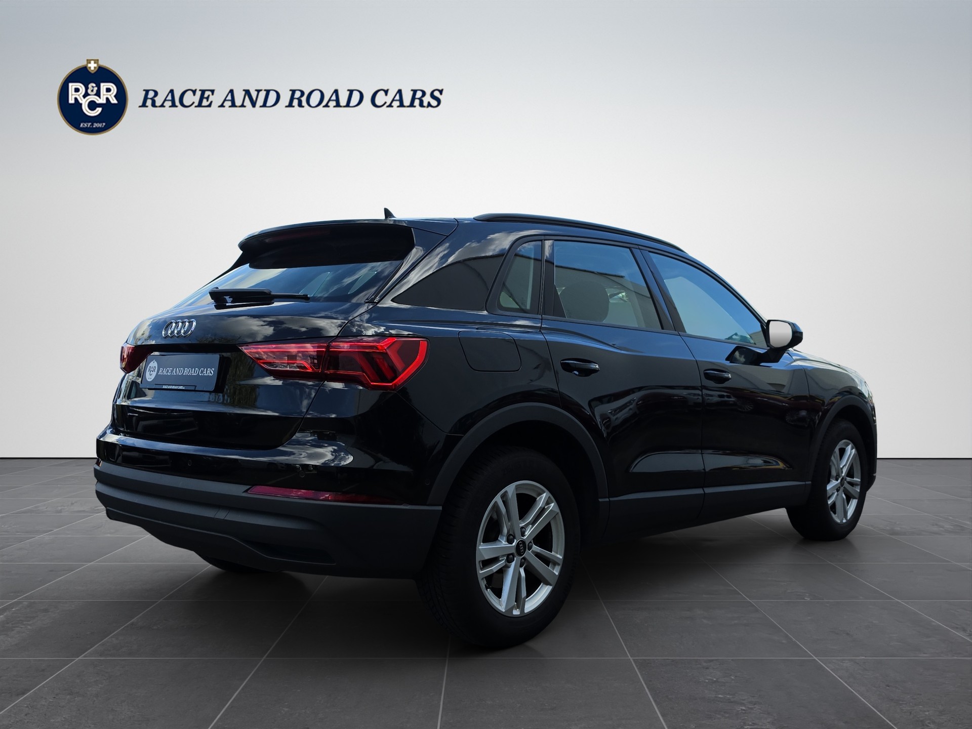 AUDI Q3 1.5 35 TFSI Attraction S-Tronic-image-4