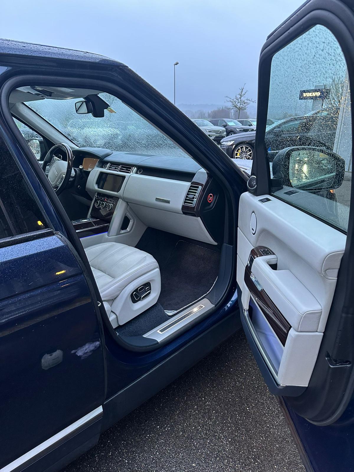 LAND ROVER Range Rover 3.0 TDV6 Vogue Autobiography Automatic-image-11