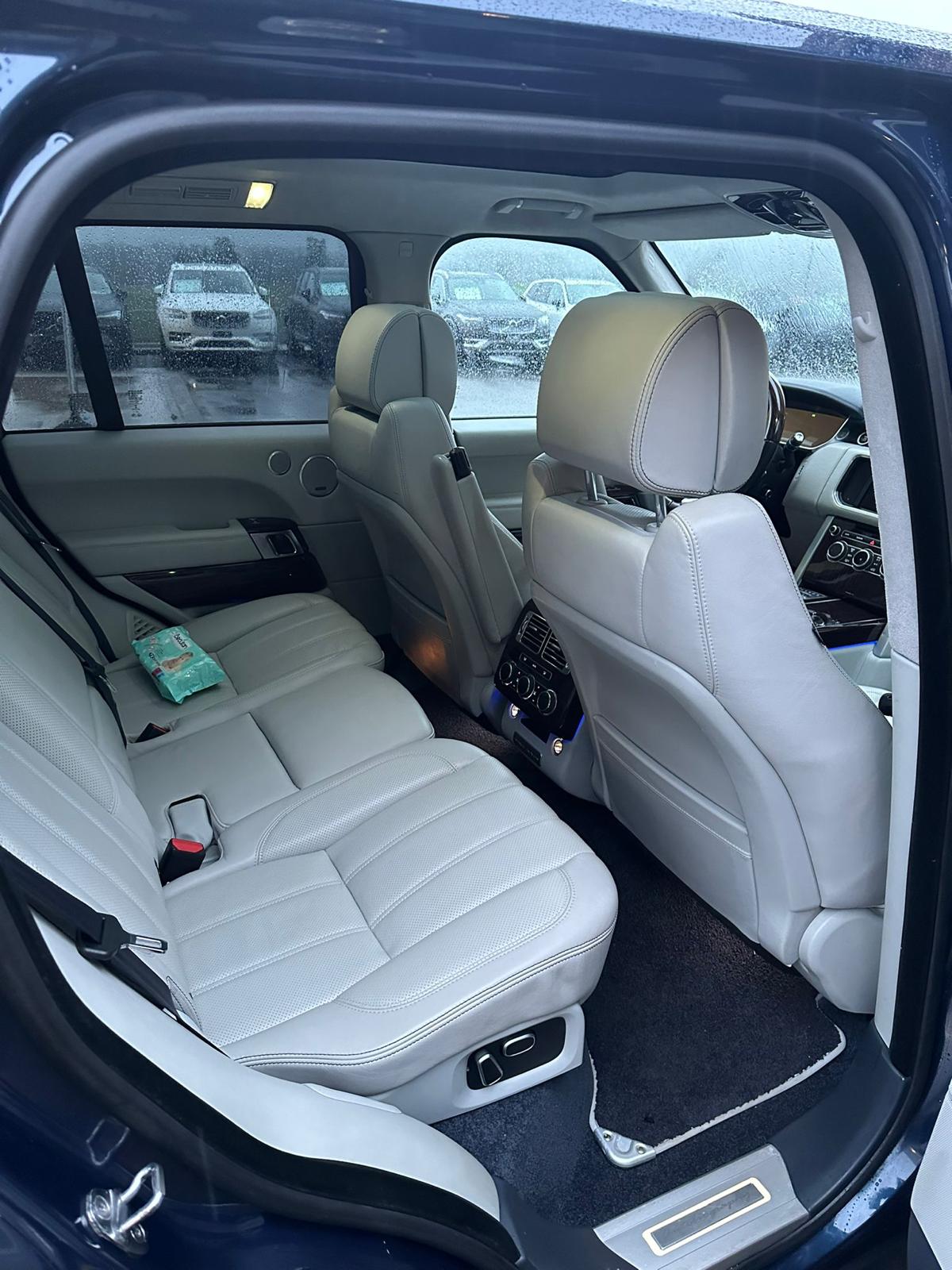 LAND ROVER Range Rover 3.0 TDV6 Vogue Autobiography Automatic-image-9