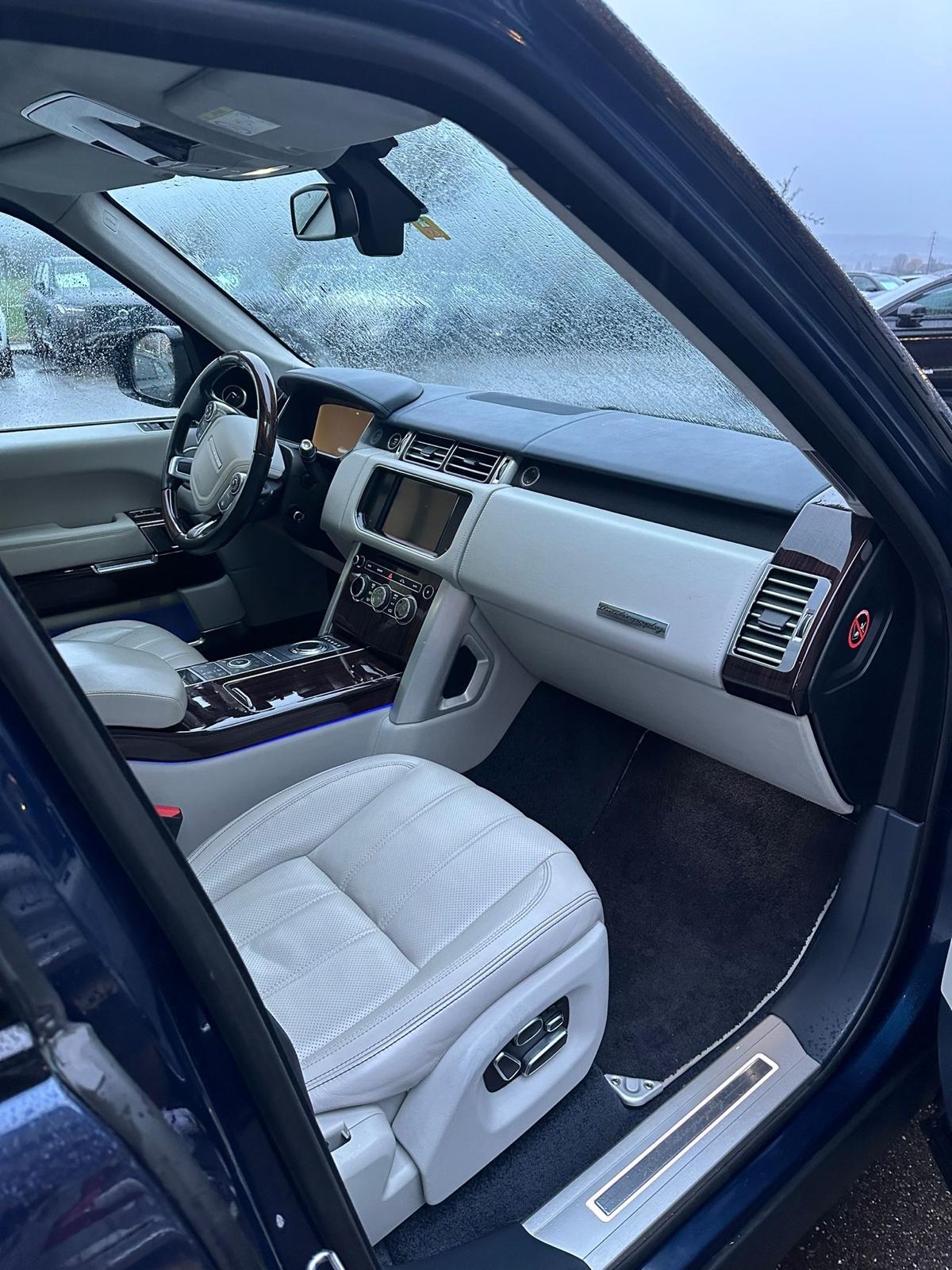 LAND ROVER Range Rover 3.0 TDV6 Vogue Autobiography Automatic-image-7