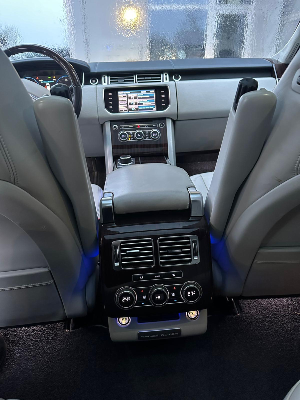 LAND ROVER Range Rover 3.0 TDV6 Vogue Autobiography Automatic-image-10
