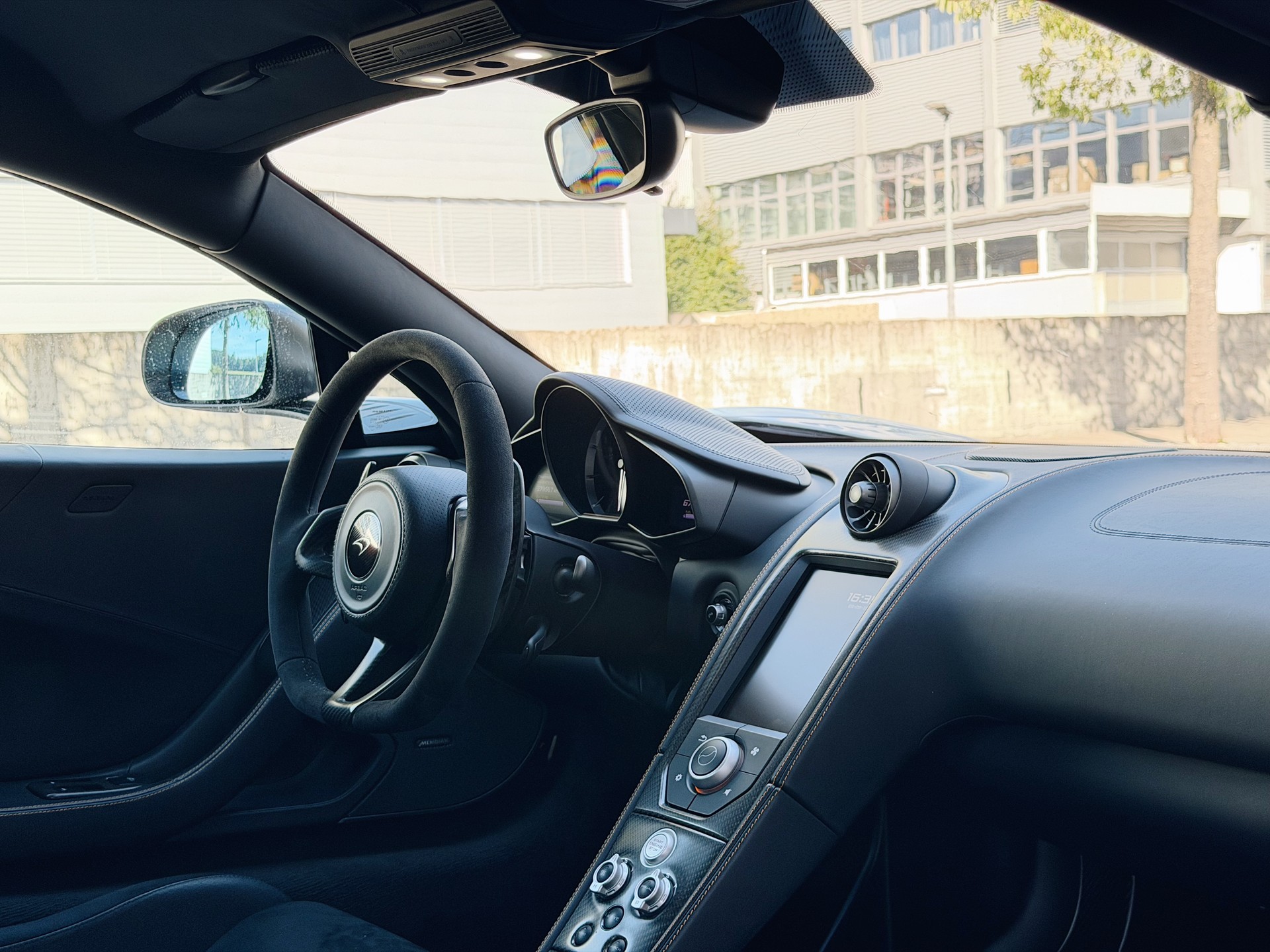 McLAREN 675LT-image-5