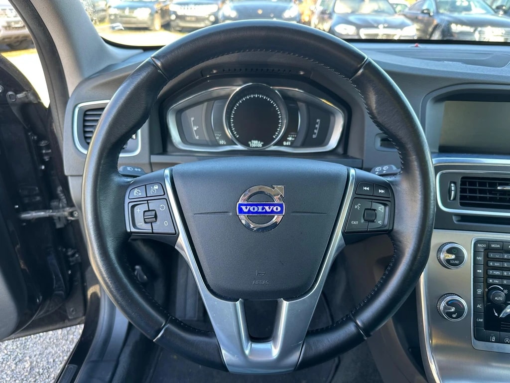 VOLVO V60 D4 Summum Geartronic-image-6