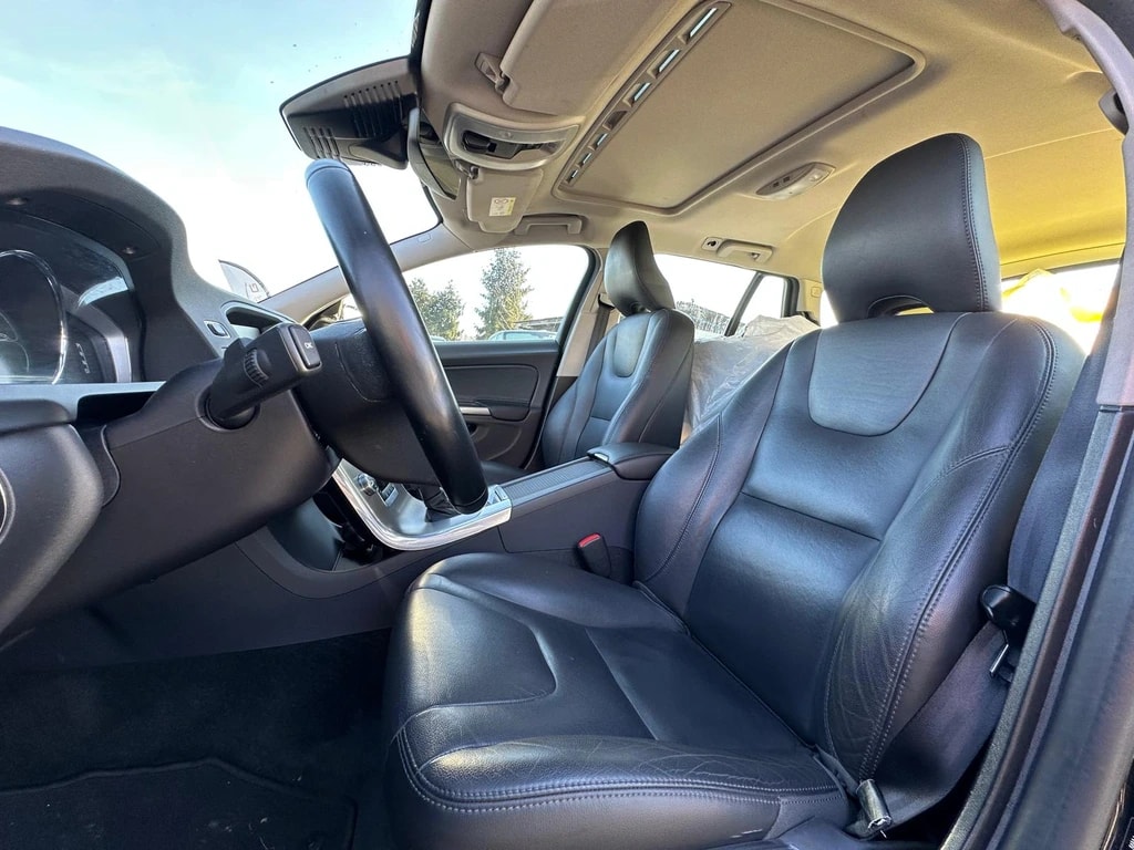 VOLVO V60 D4 Summum Geartronic-image-7