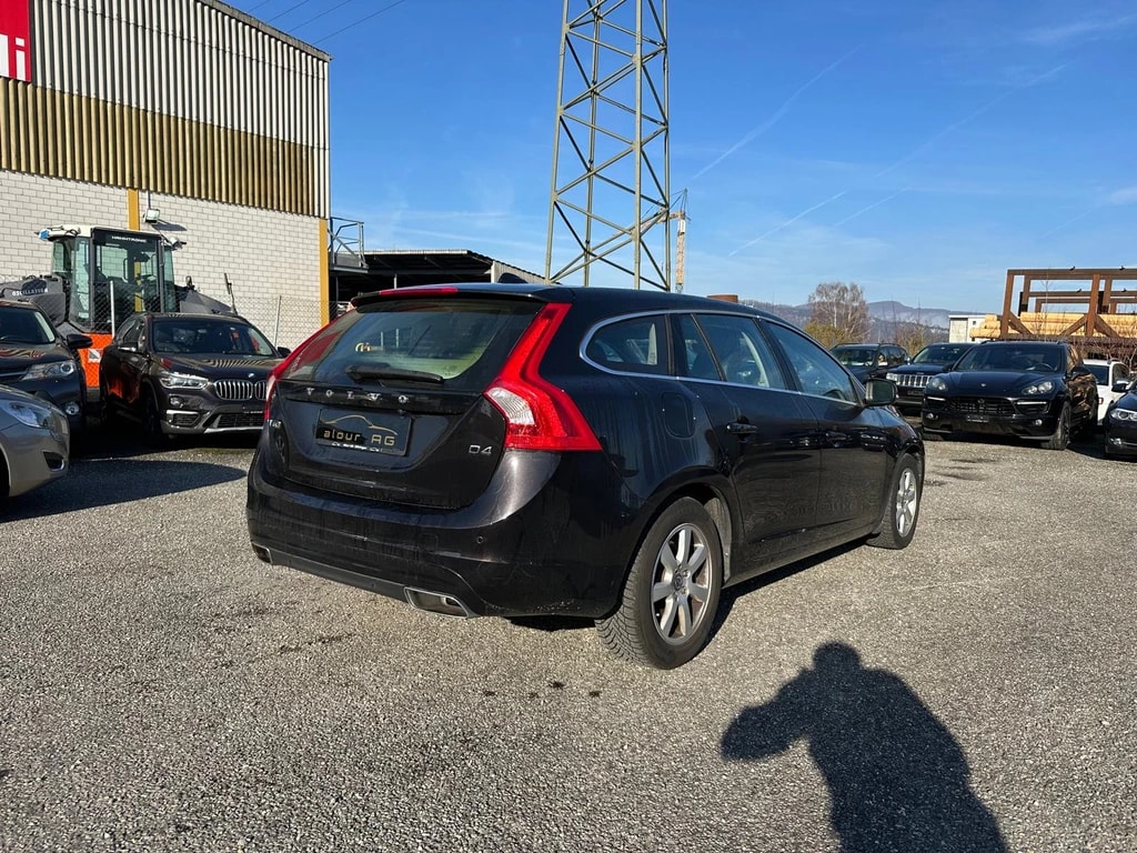 VOLVO V60 D4 Summum Geartronic-image-4