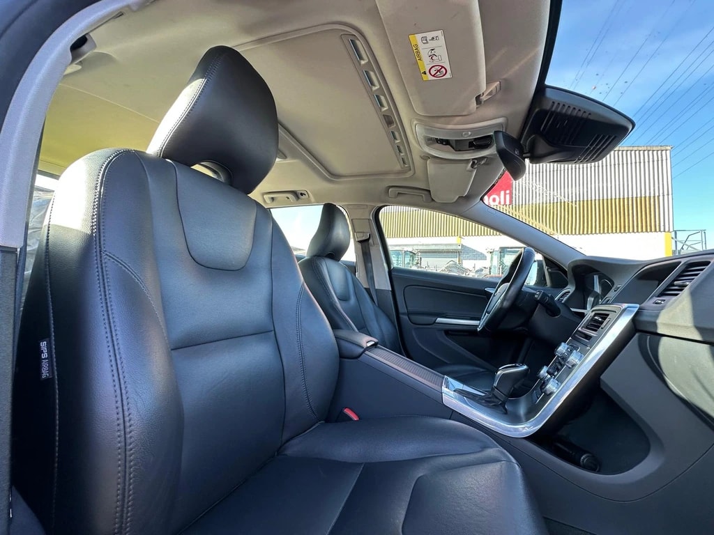 VOLVO V60 D4 Summum Geartronic-image-8