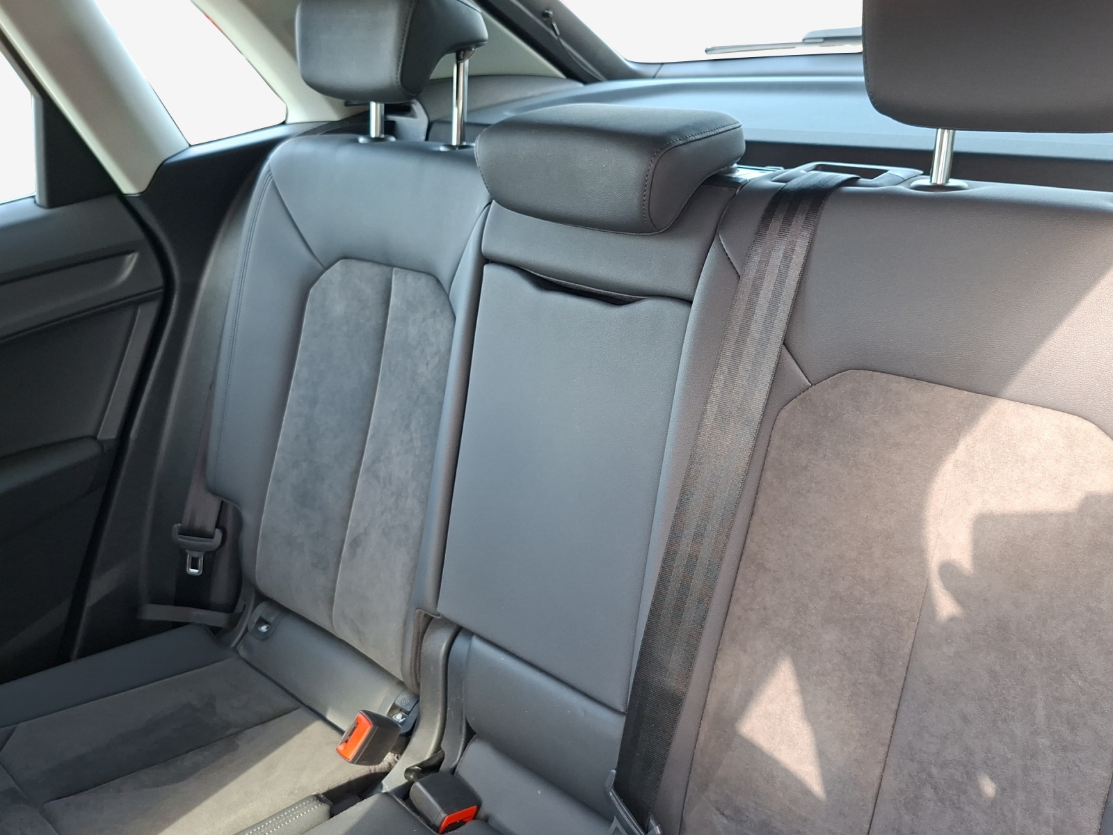 AUDI Q3 35 TDI advanced quattro S-tronic-image-11