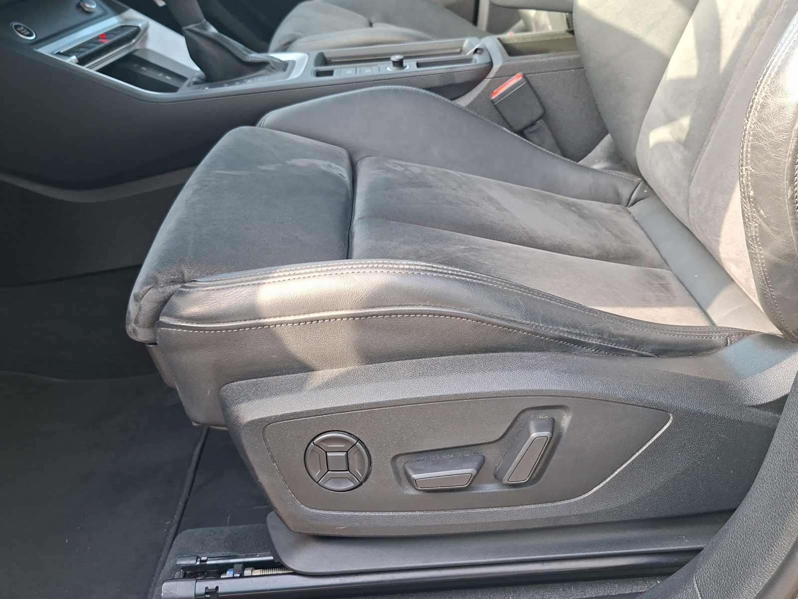 AUDI Q3 35 TDI advanced quattro S-tronic-image-14