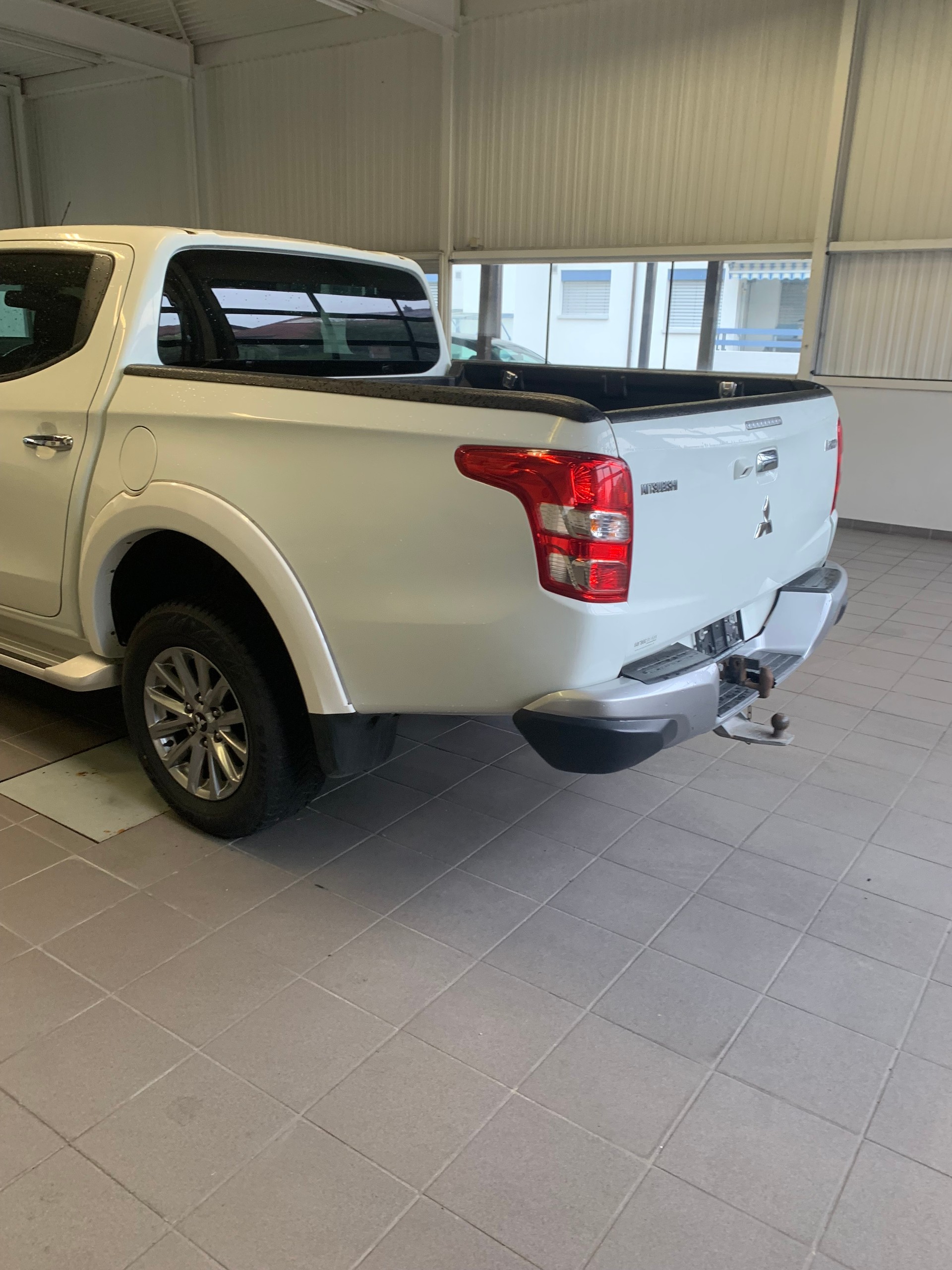 MITSUBISHI L 200 2.4 Style Anniversary Double Cab A-image-2