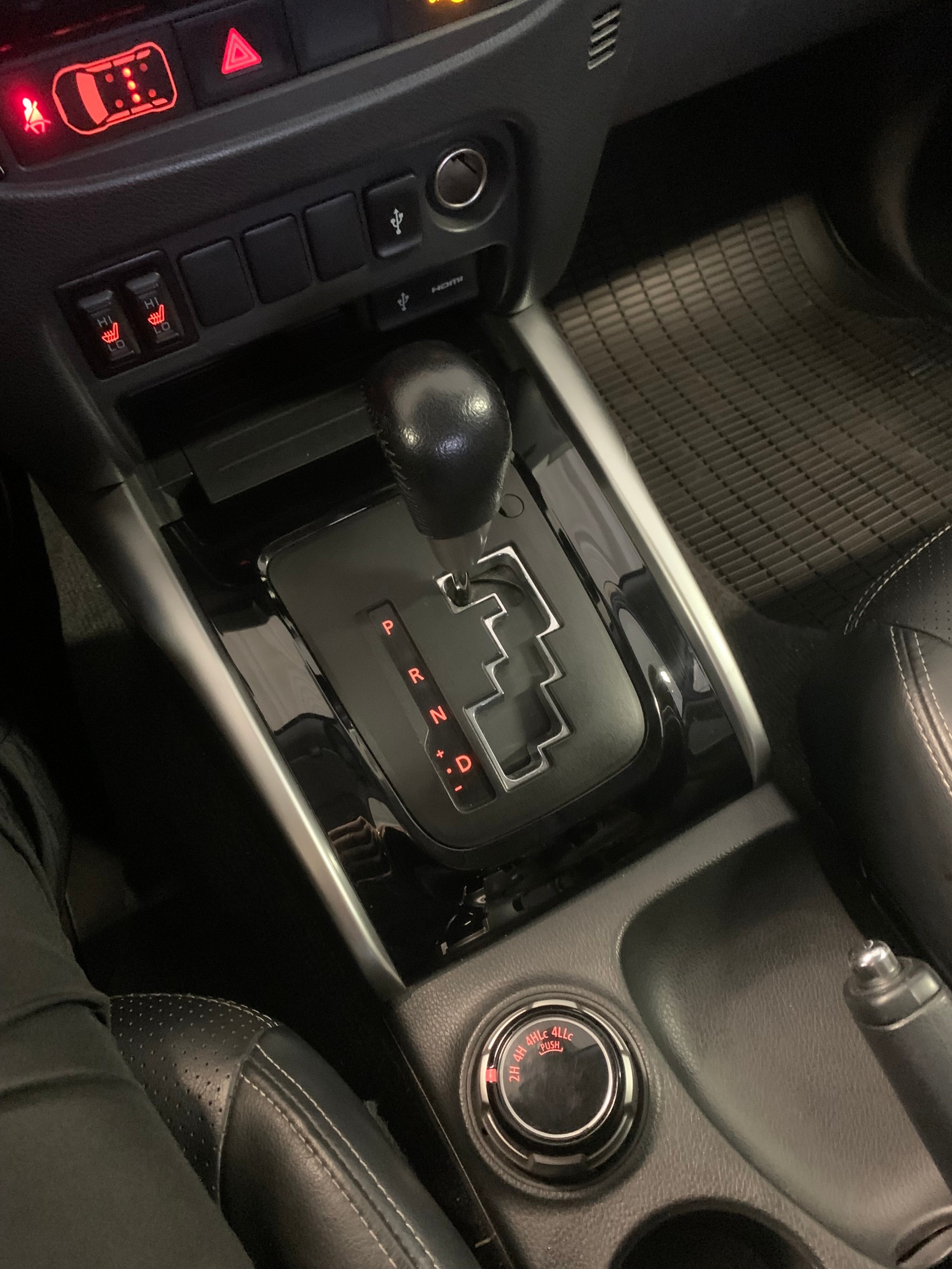 MITSUBISHI L 200 2.4 Style Anniversary Double Cab A-image-11
