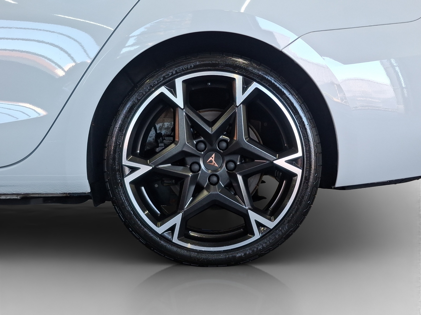 CUPRA LEON ST 1.5 e-HYBRID pHEV Black SymphonyDSG-image-16