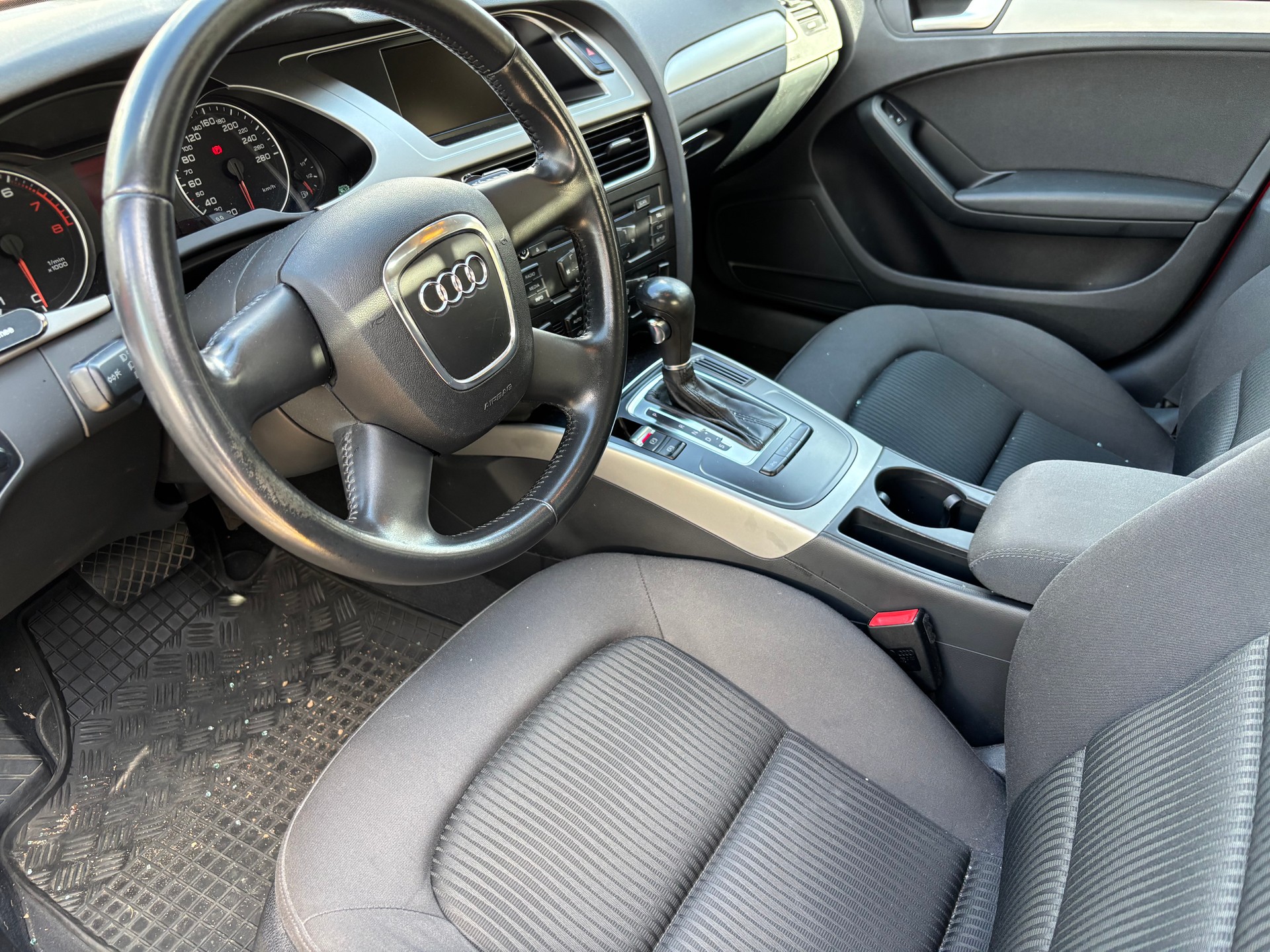 AUDI A4 Limousine 1.8 TFSI multitronic-image-4