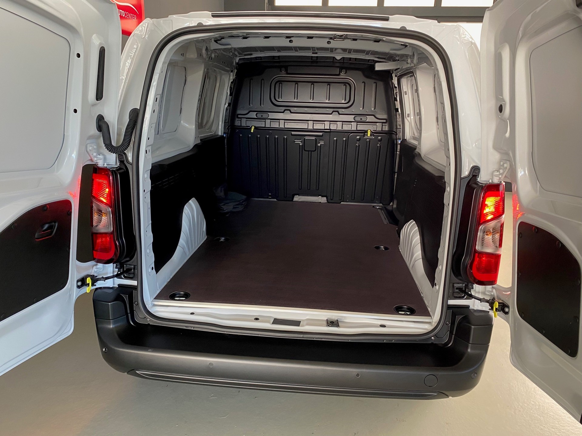 TOYOTA PROACE CITY Van L2 52KWh Active-image-6