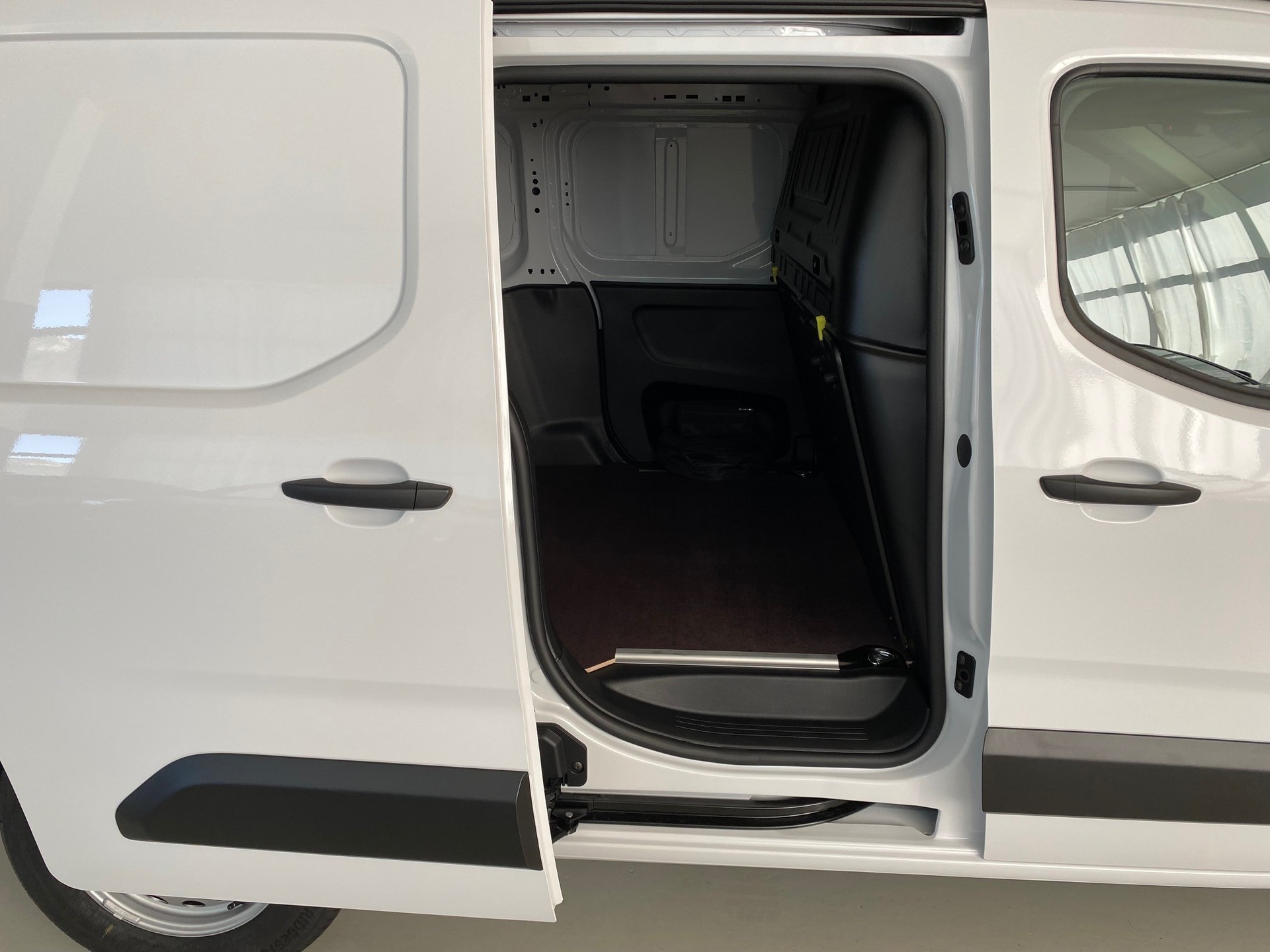 TOYOTA PROACE CITY Van L2 52KWh Active-image-7