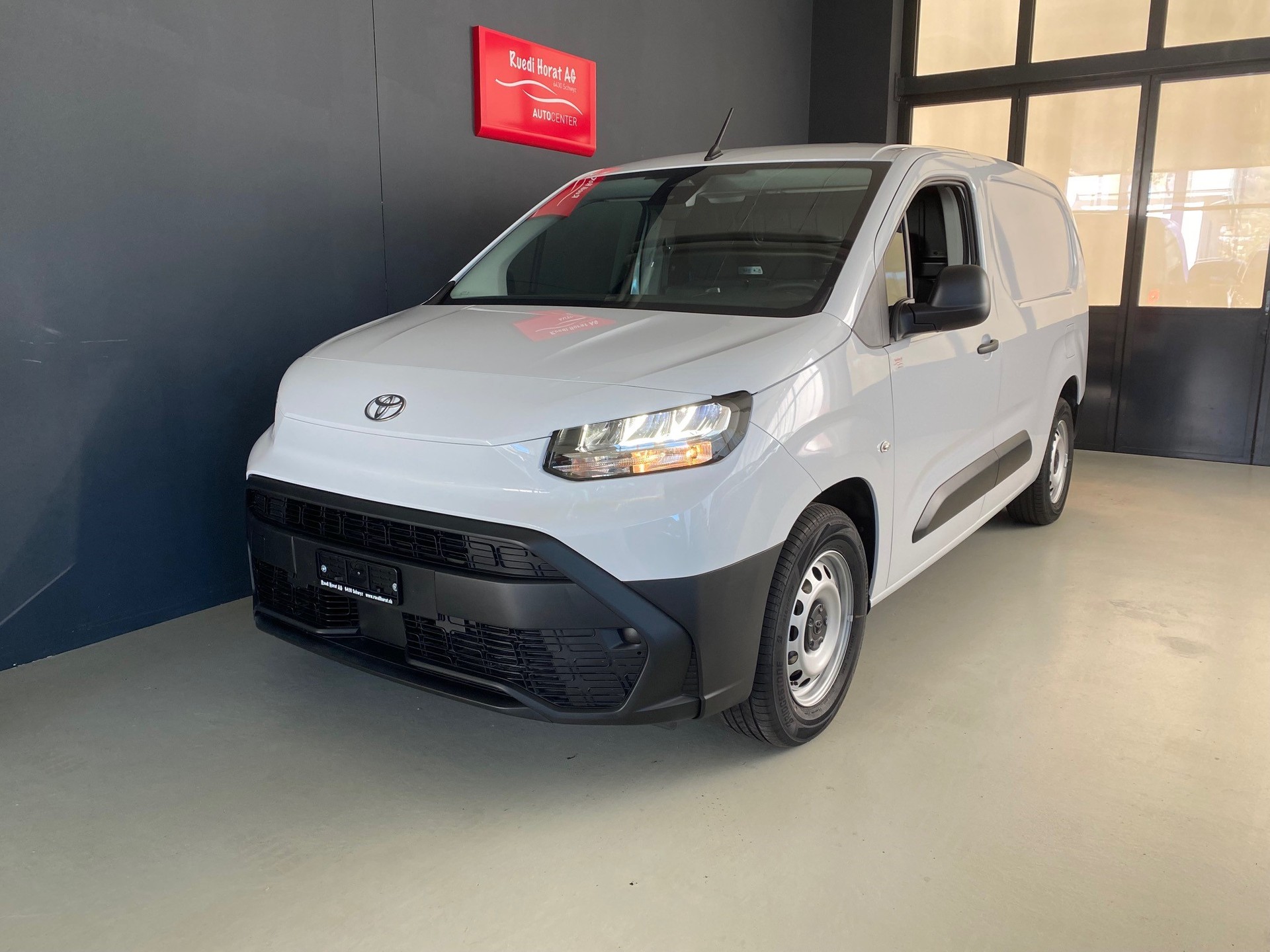 TOYOTA PROACE CITY Van L2 52KWh Active-image-0