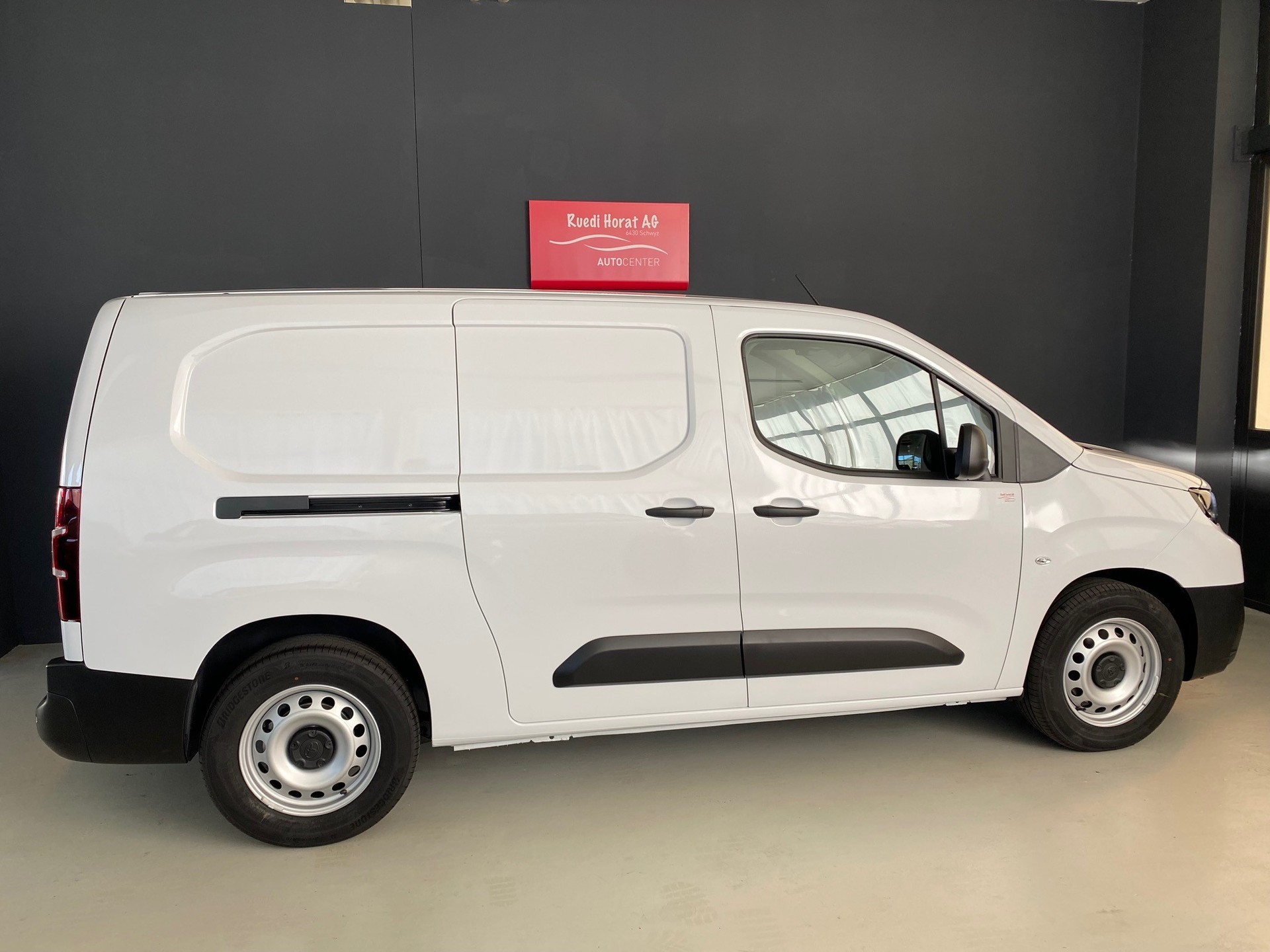 TOYOTA PROACE CITY Van L2 52KWh Active-image-3