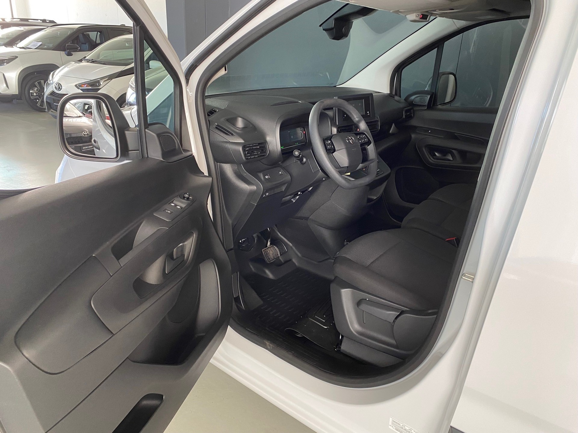 TOYOTA PROACE CITY Van L2 52KWh Active-image-8
