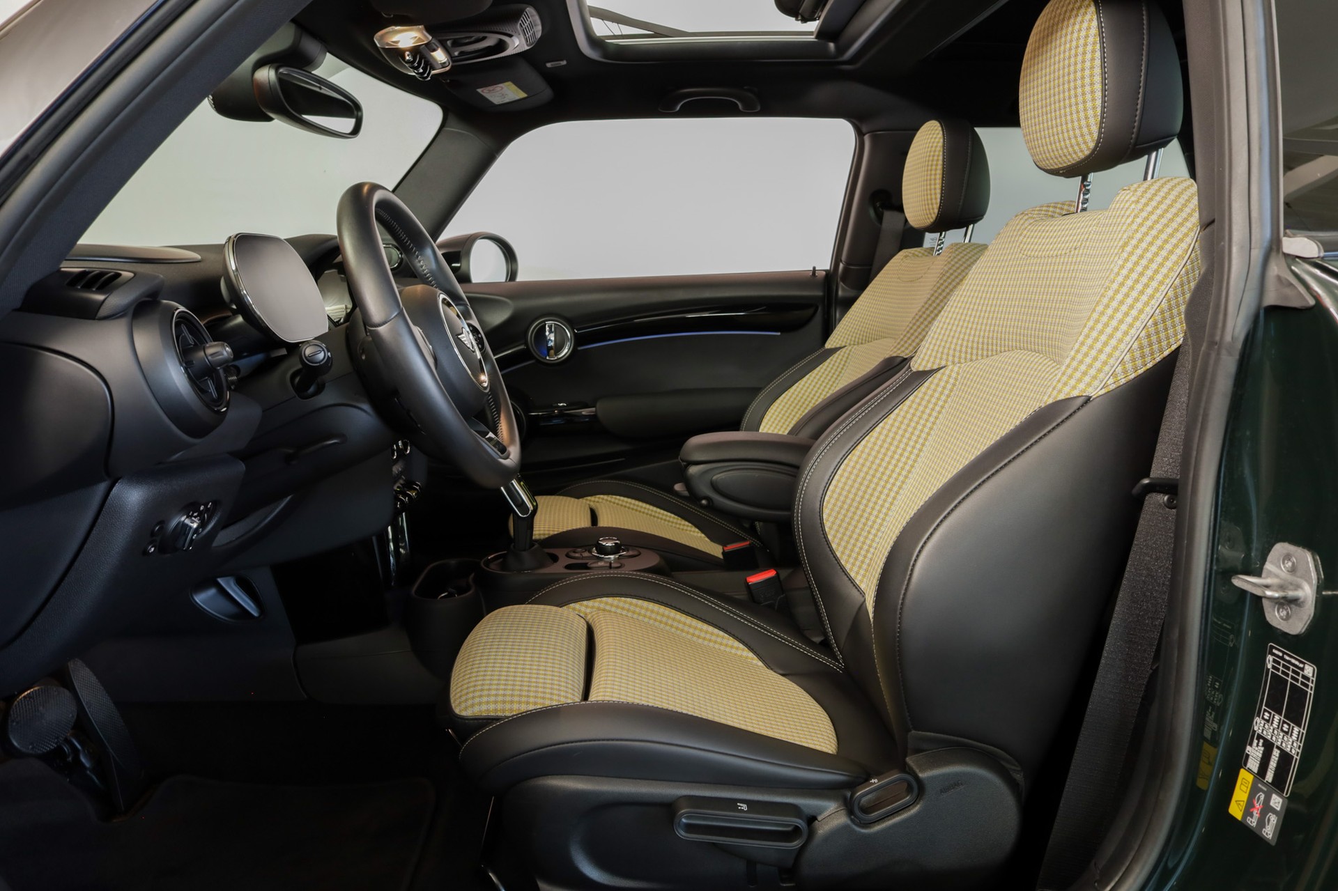 MINI Cooper SE Resolute Edition Rebel Green-image-8
