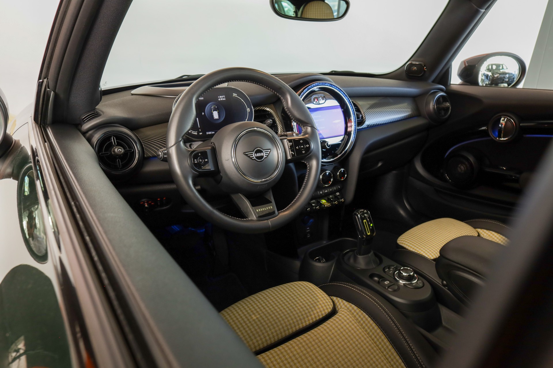 MINI Cooper SE Resolute Edition Rebel Green-image-20
