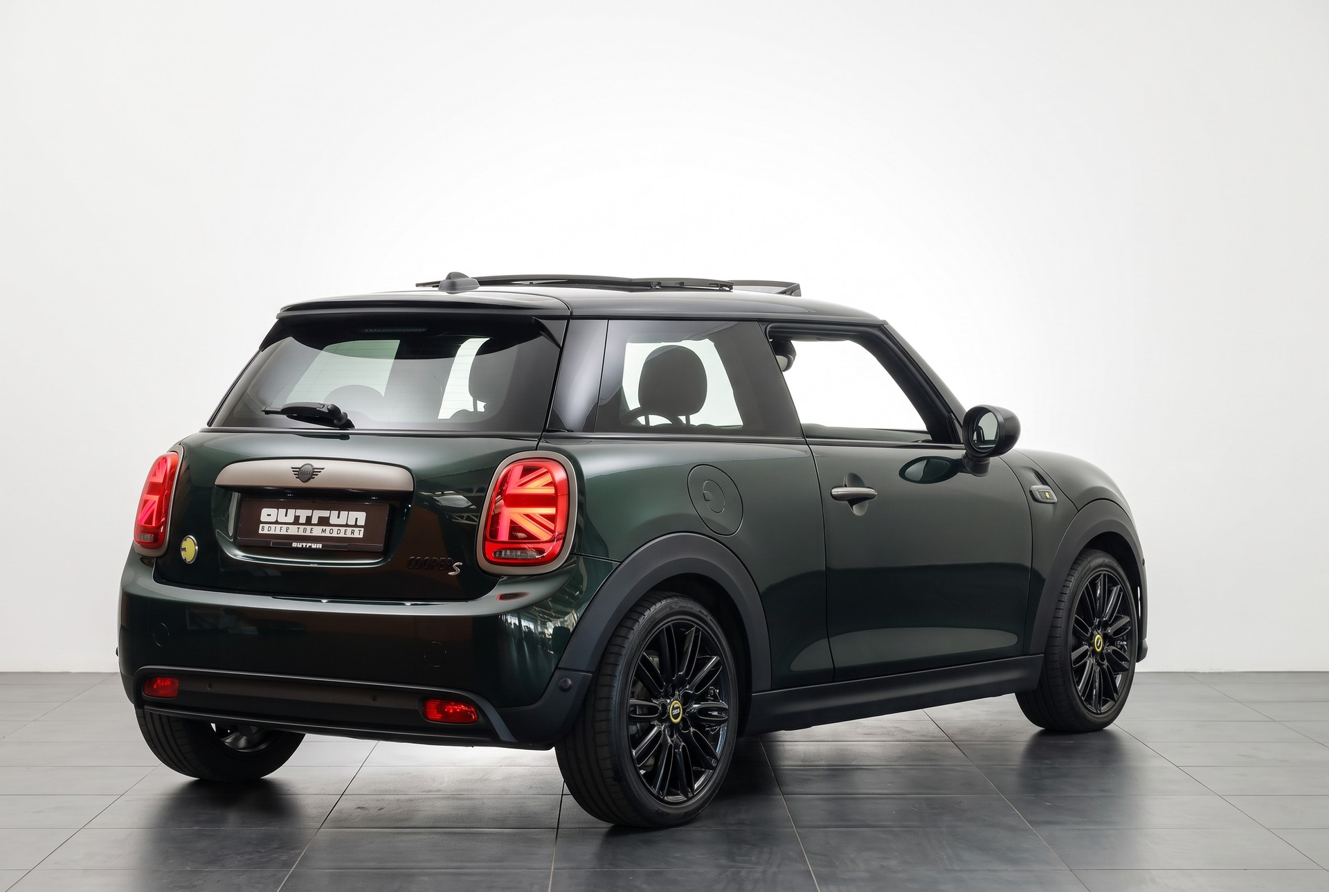 MINI Cooper SE Resolute Edition Rebel Green-image-7