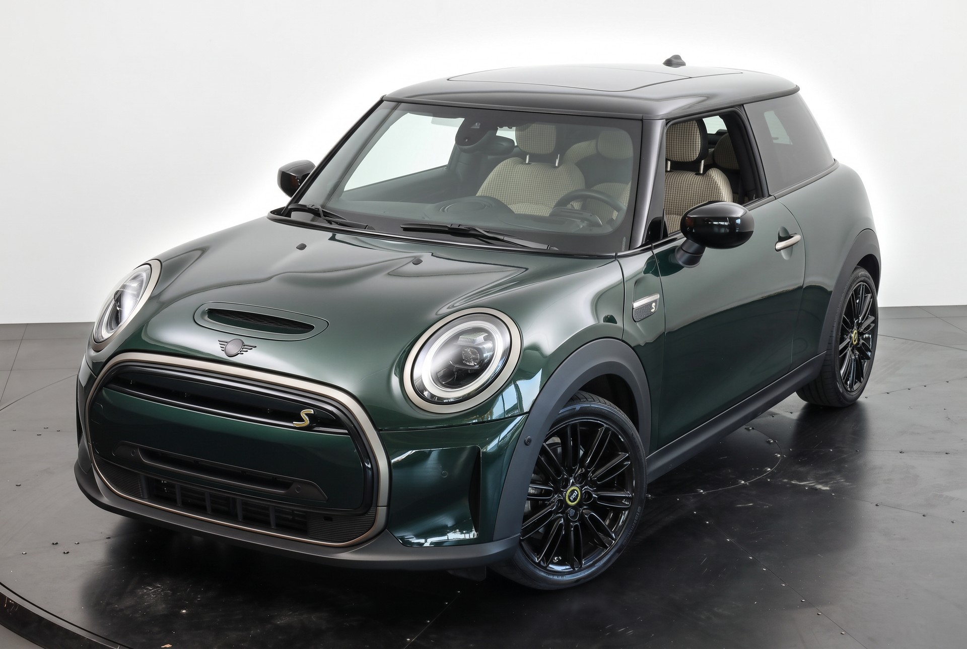 MINI Cooper SE Resolute Edition Rebel Green-image-4