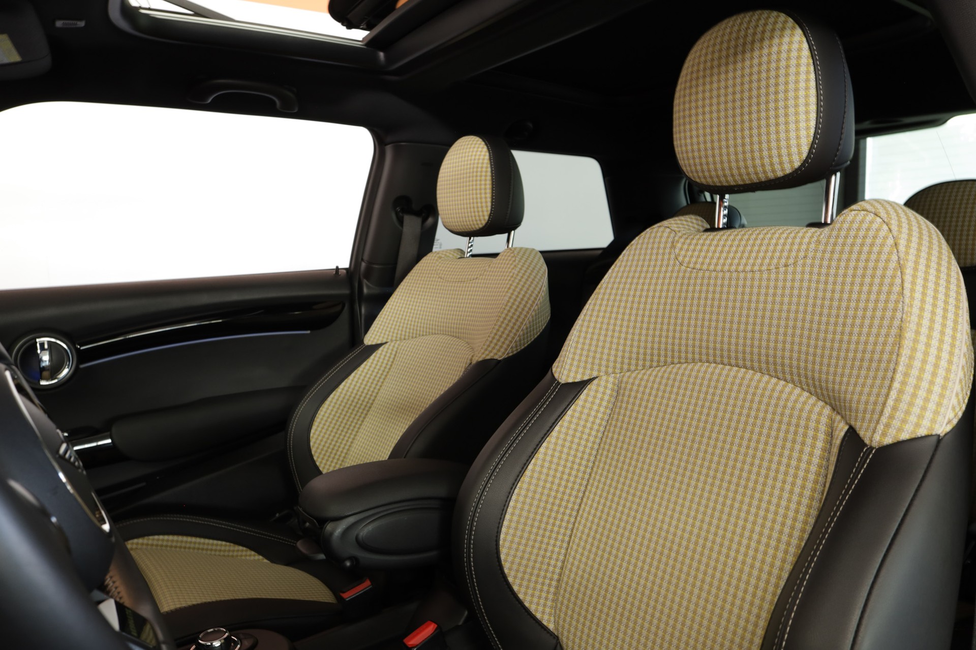 MINI Cooper SE Resolute Edition Rebel Green-image-9