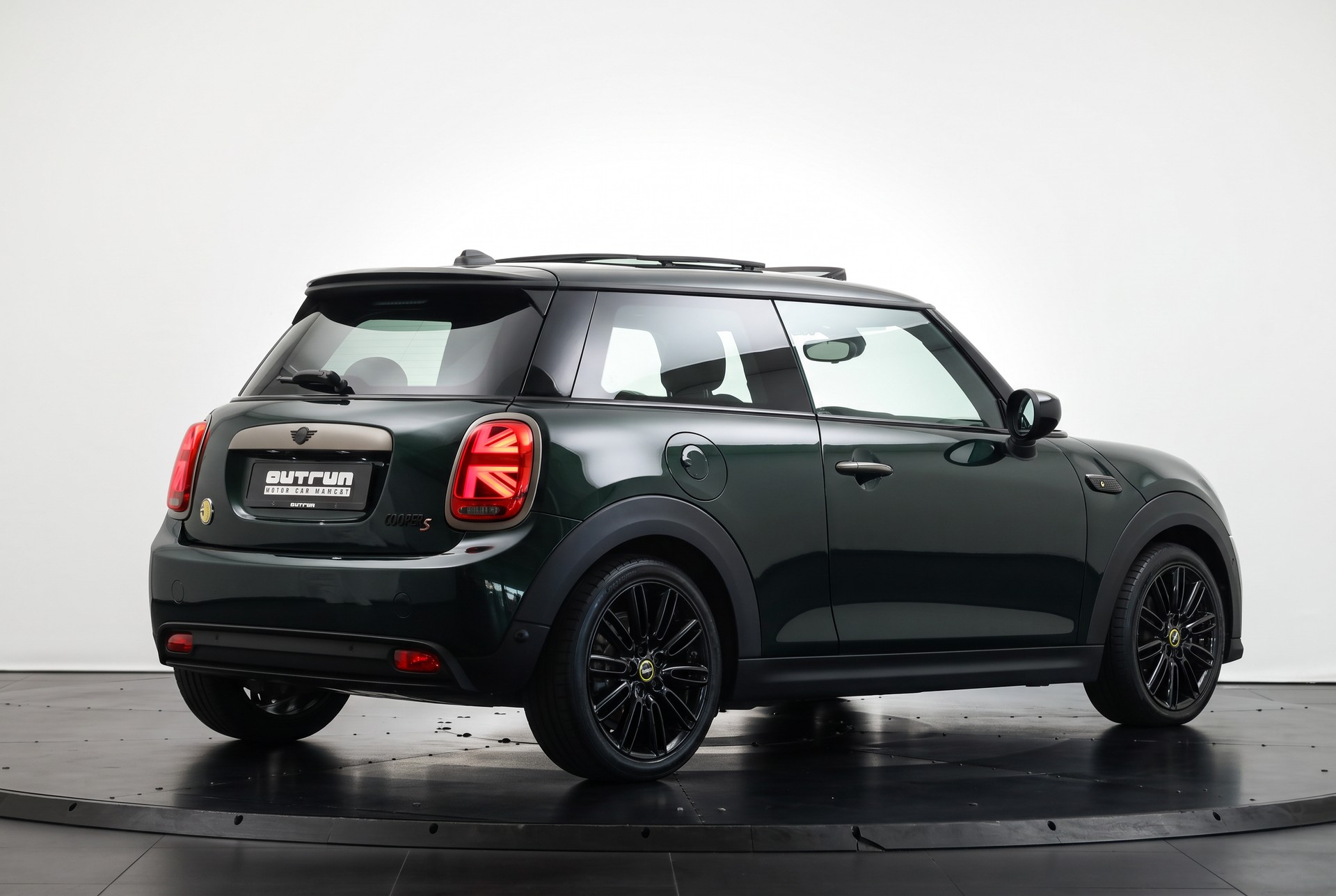 MINI Cooper SE Resolute Edition Rebel Green-image-6