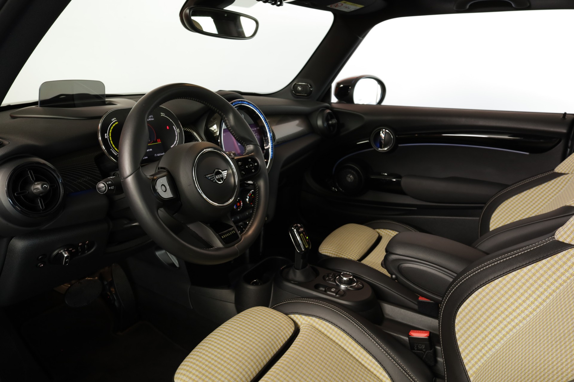 MINI Cooper SE Resolute Edition Rebel Green-image-19
