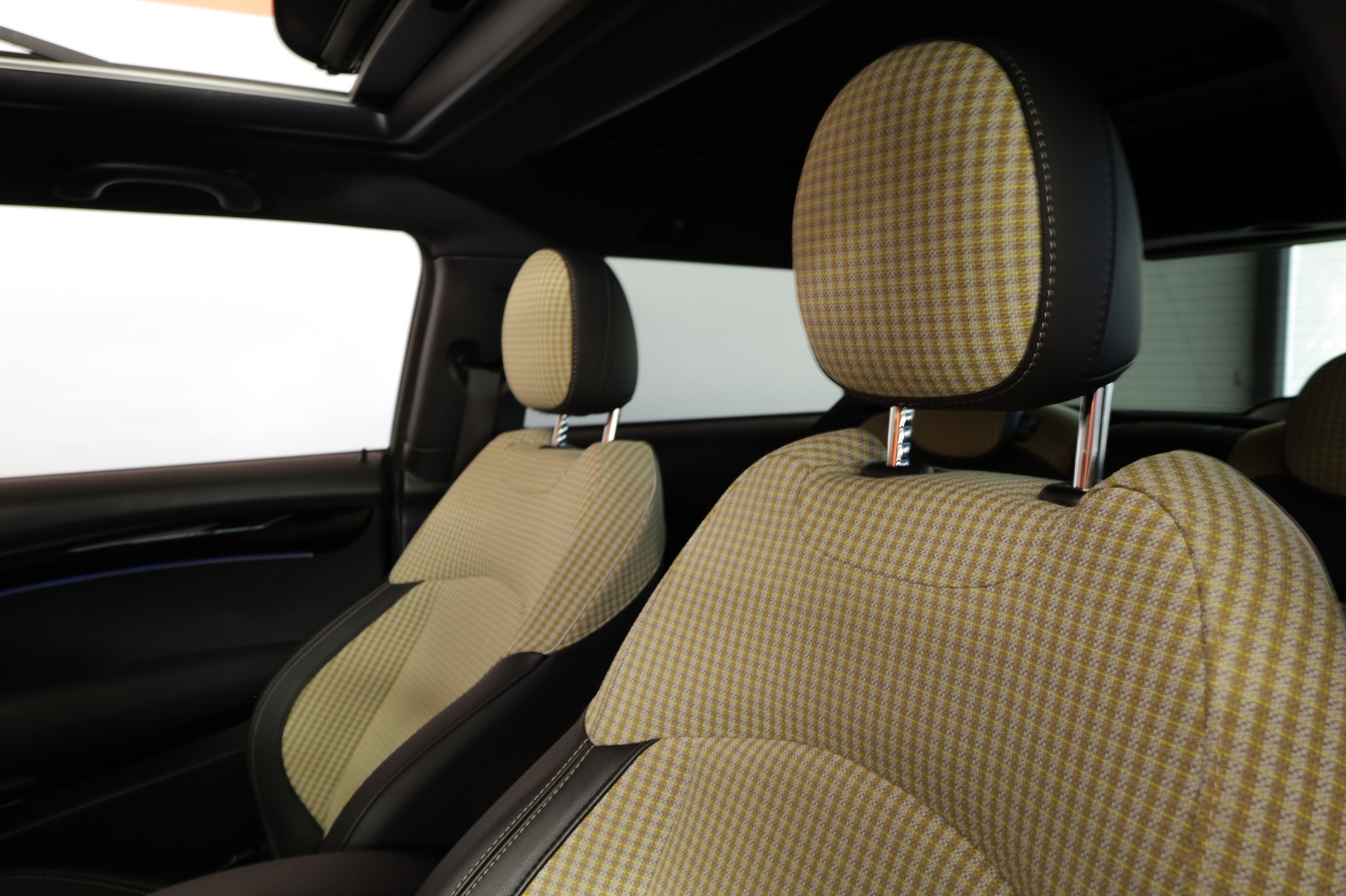 MINI Cooper SE Resolute Edition Rebel Green-image-10