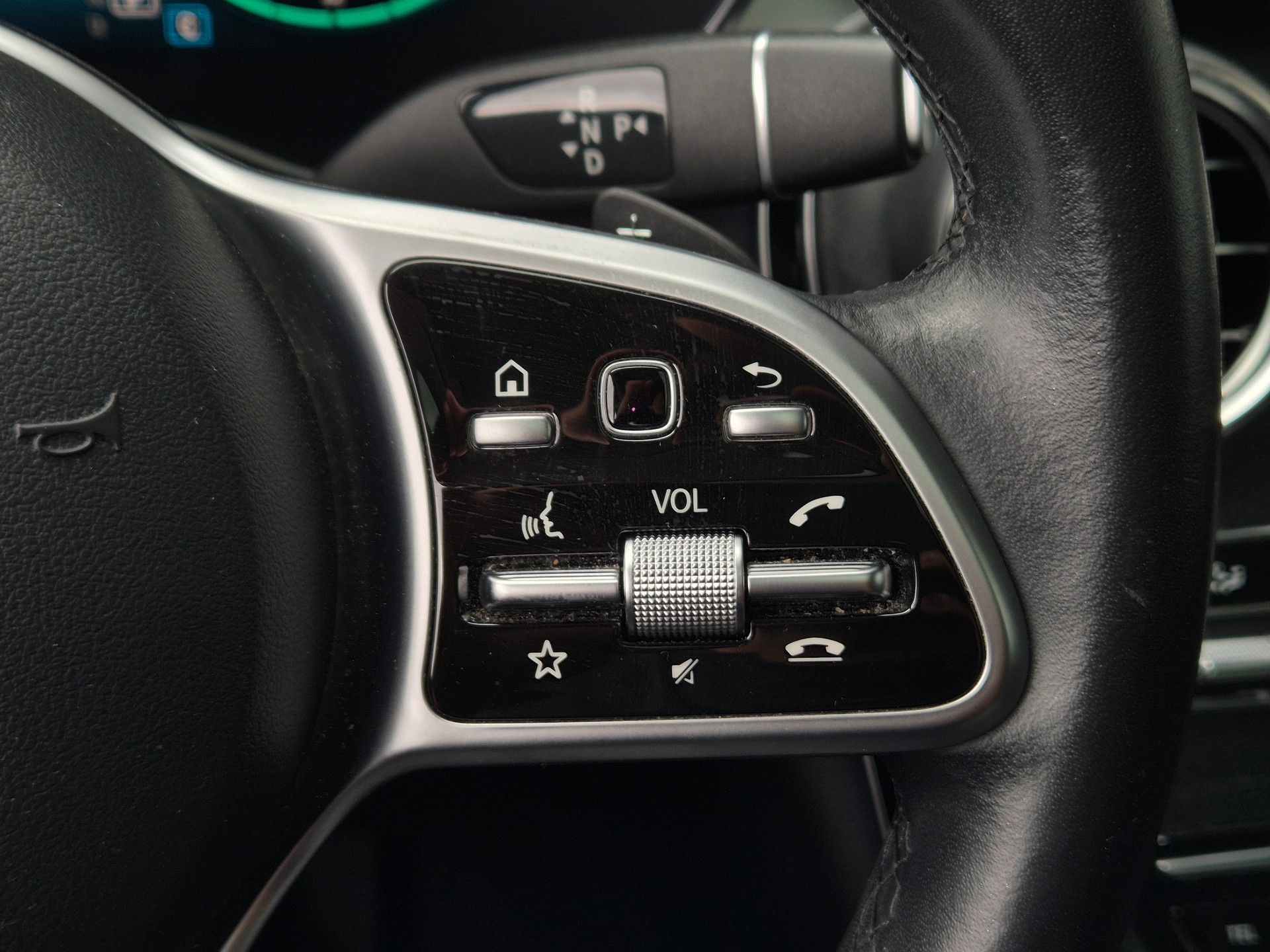 MERCEDES-BENZ GLC 300 e 4Matic 9G-Tronic-image-27