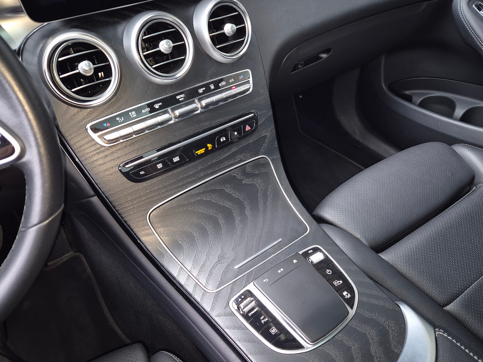 MERCEDES-BENZ GLC 300 e 4Matic 9G-Tronic-image-17