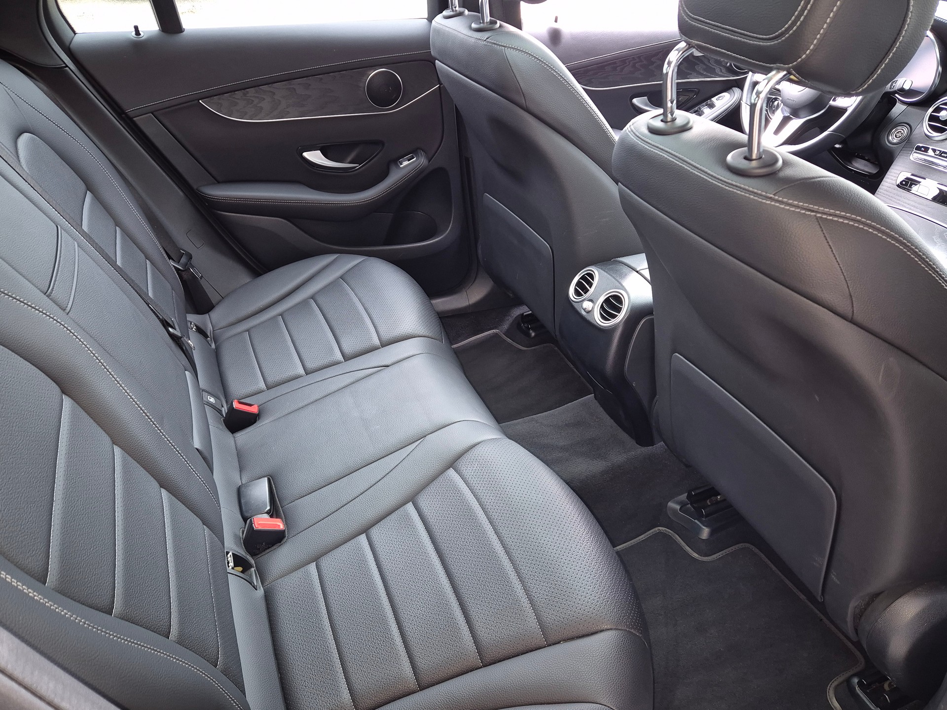 MERCEDES-BENZ GLC 300 e 4Matic 9G-Tronic-image-16