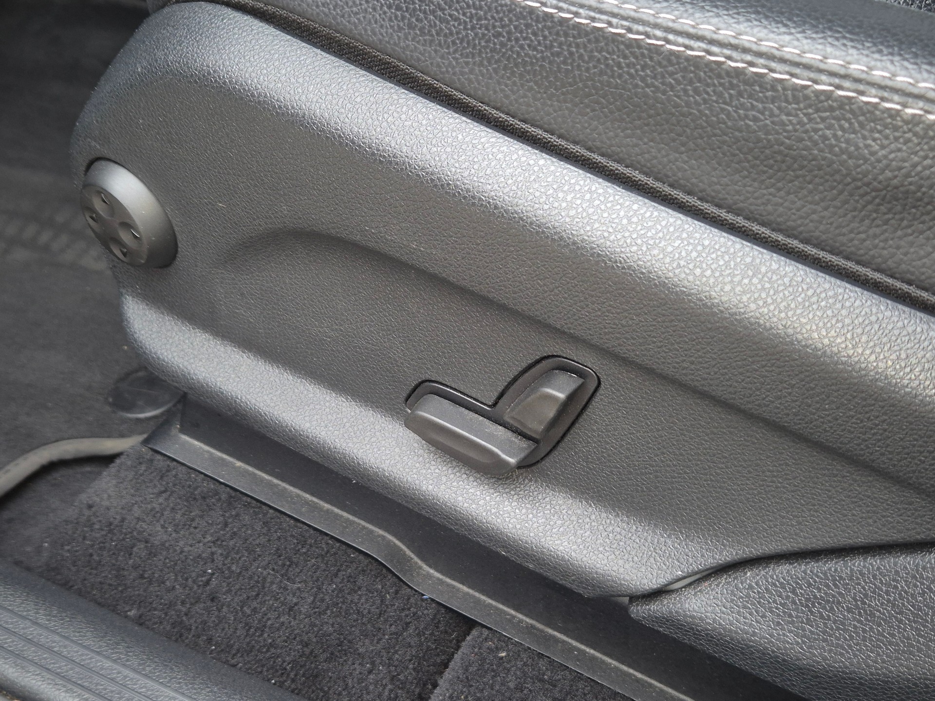 MERCEDES-BENZ GLC 300 e 4Matic 9G-Tronic-image-20