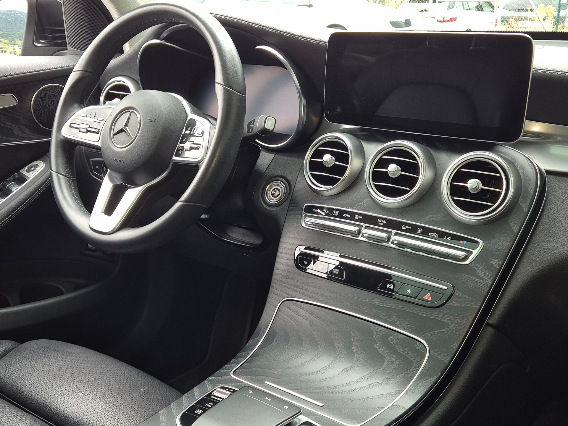 MERCEDES-BENZ GLC 300 e 4Matic 9G-Tronic-image-11