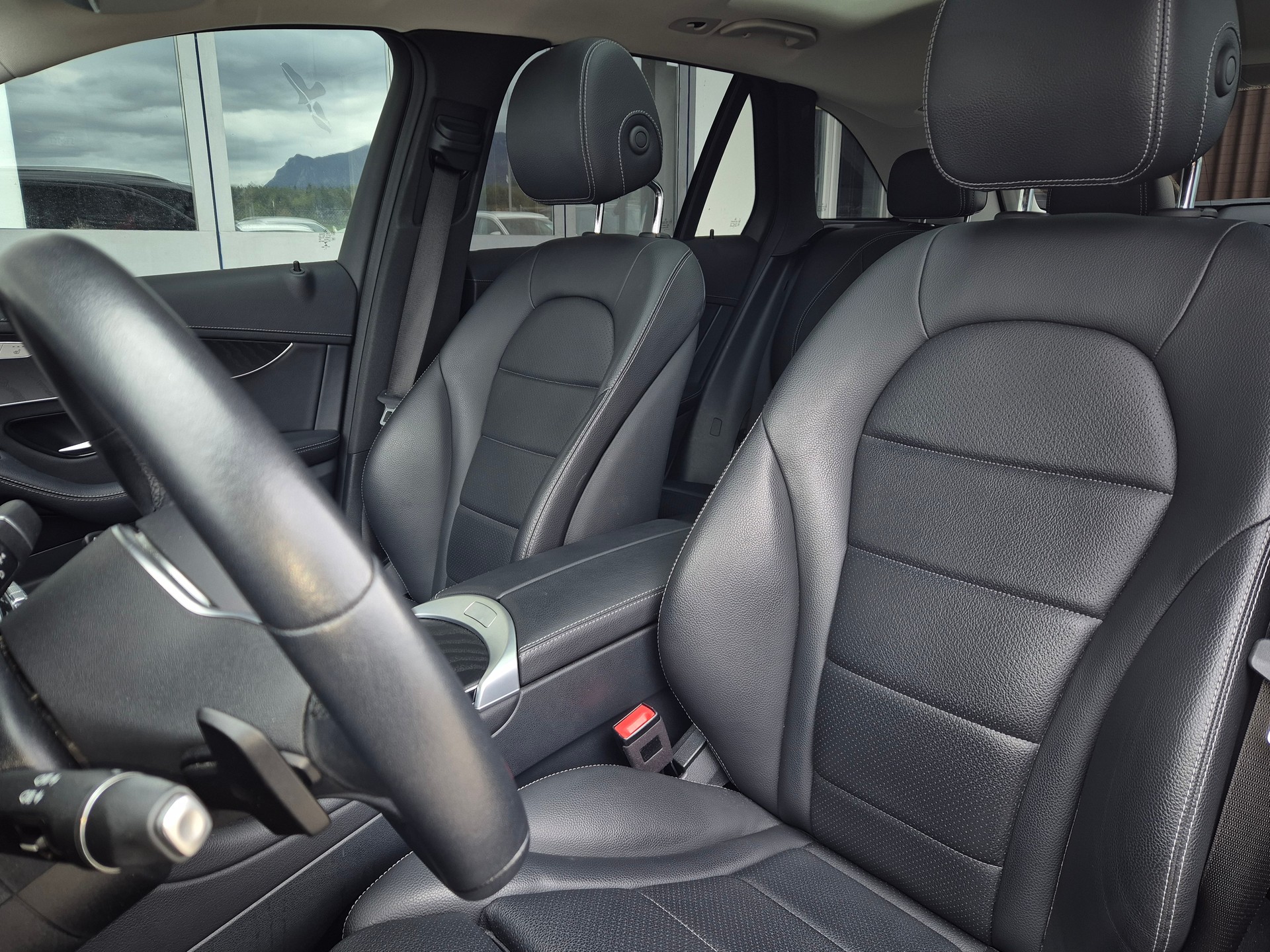 MERCEDES-BENZ GLC 300 e 4Matic 9G-Tronic-image-13