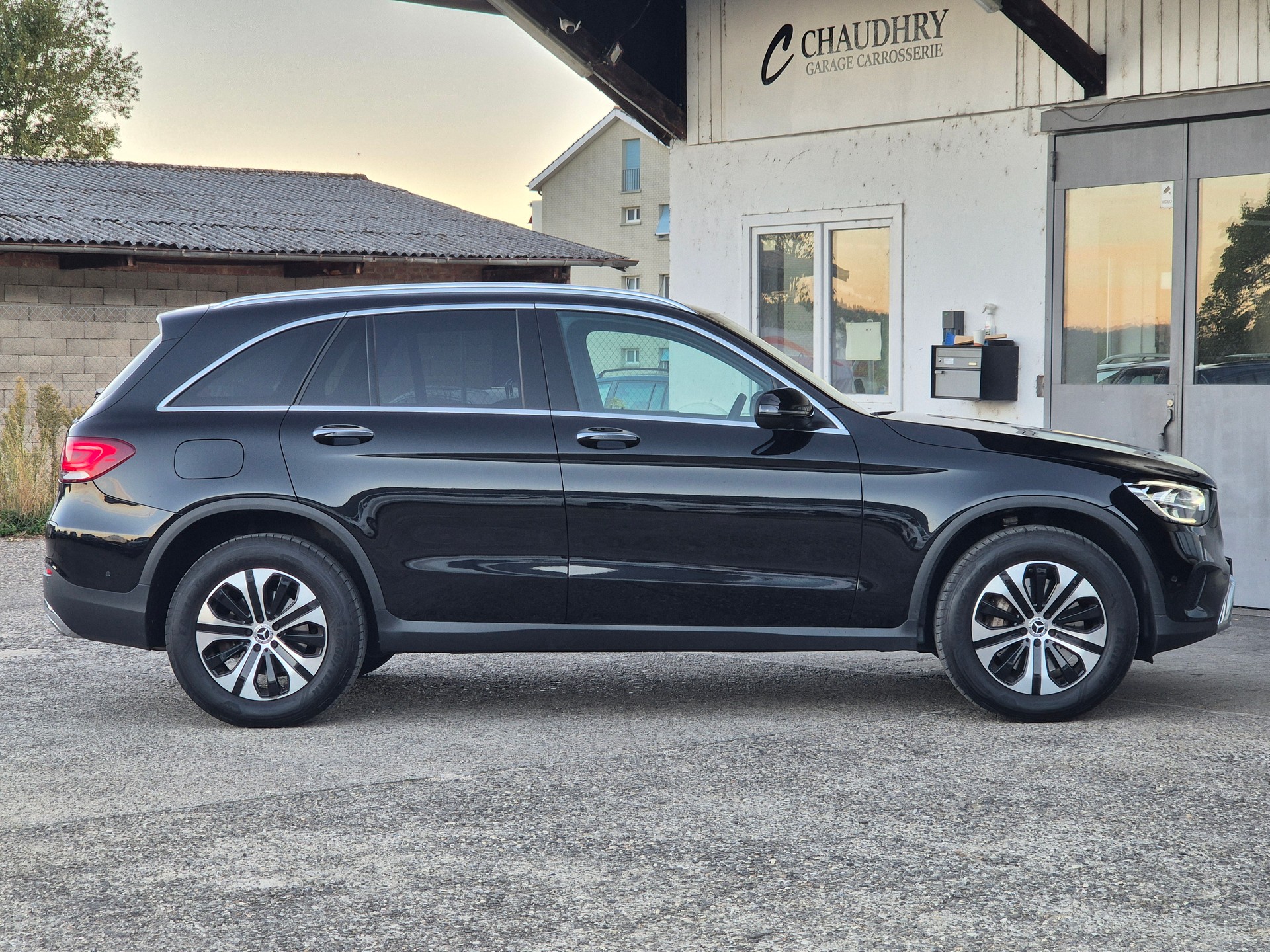 MERCEDES-BENZ GLC 300 e 4Matic 9G-Tronic-image-4